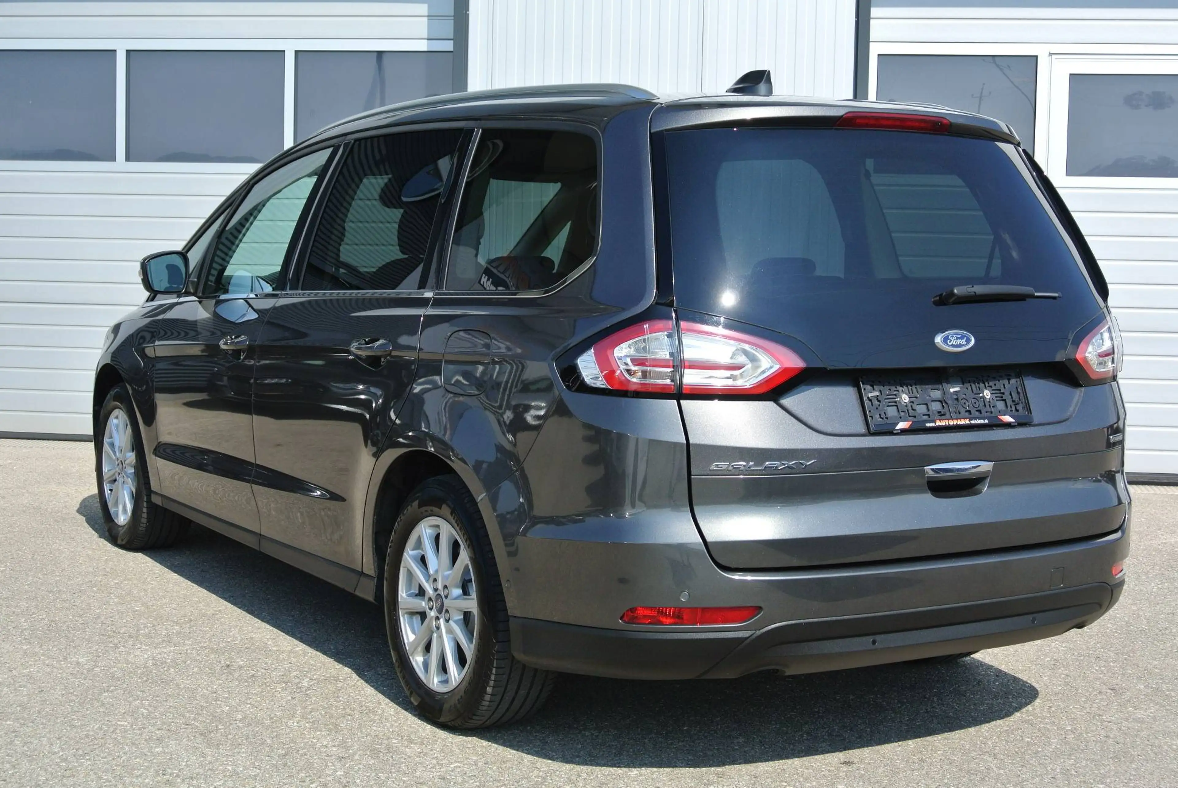 Ford Galaxy 2.5 Duratec FHEV Titanium Aut. **7-Sitze ** — photo 2