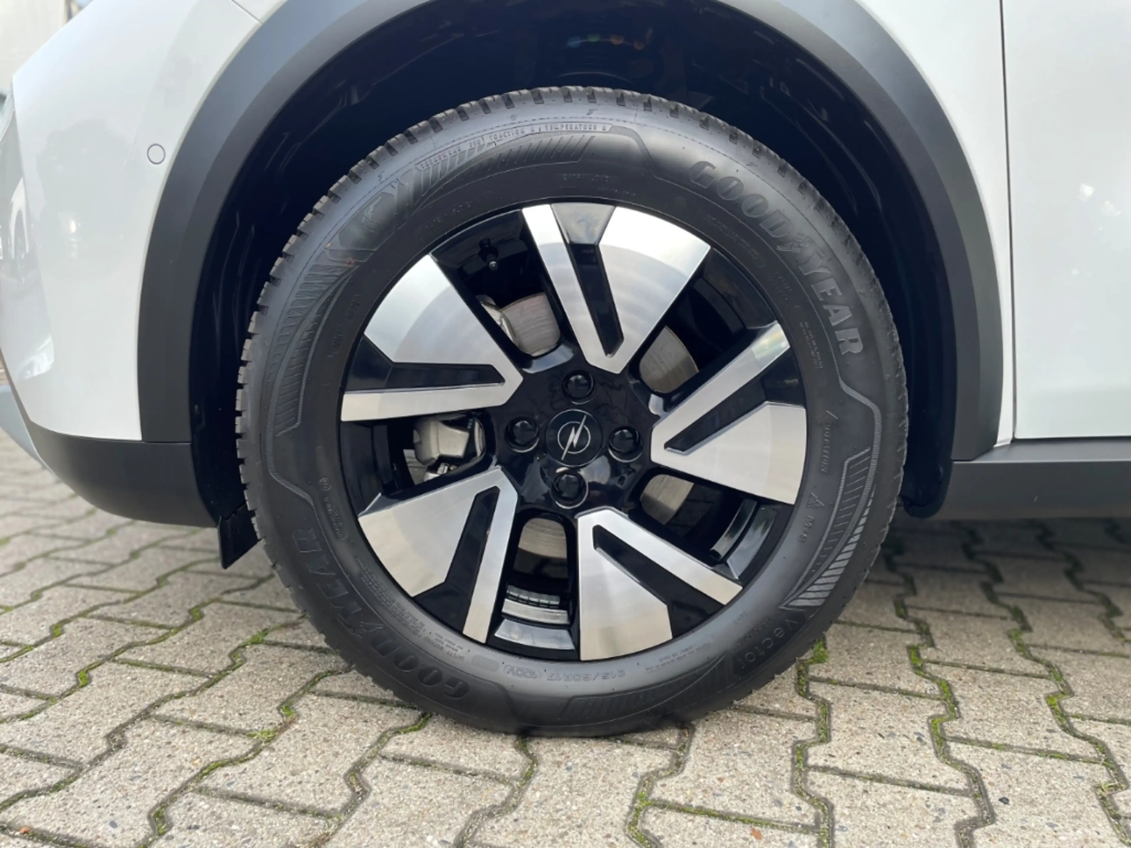 Opel Frontera GS Hybrid+Automatik+Navi+LED+Sitzhzg+Kamera — photo 8