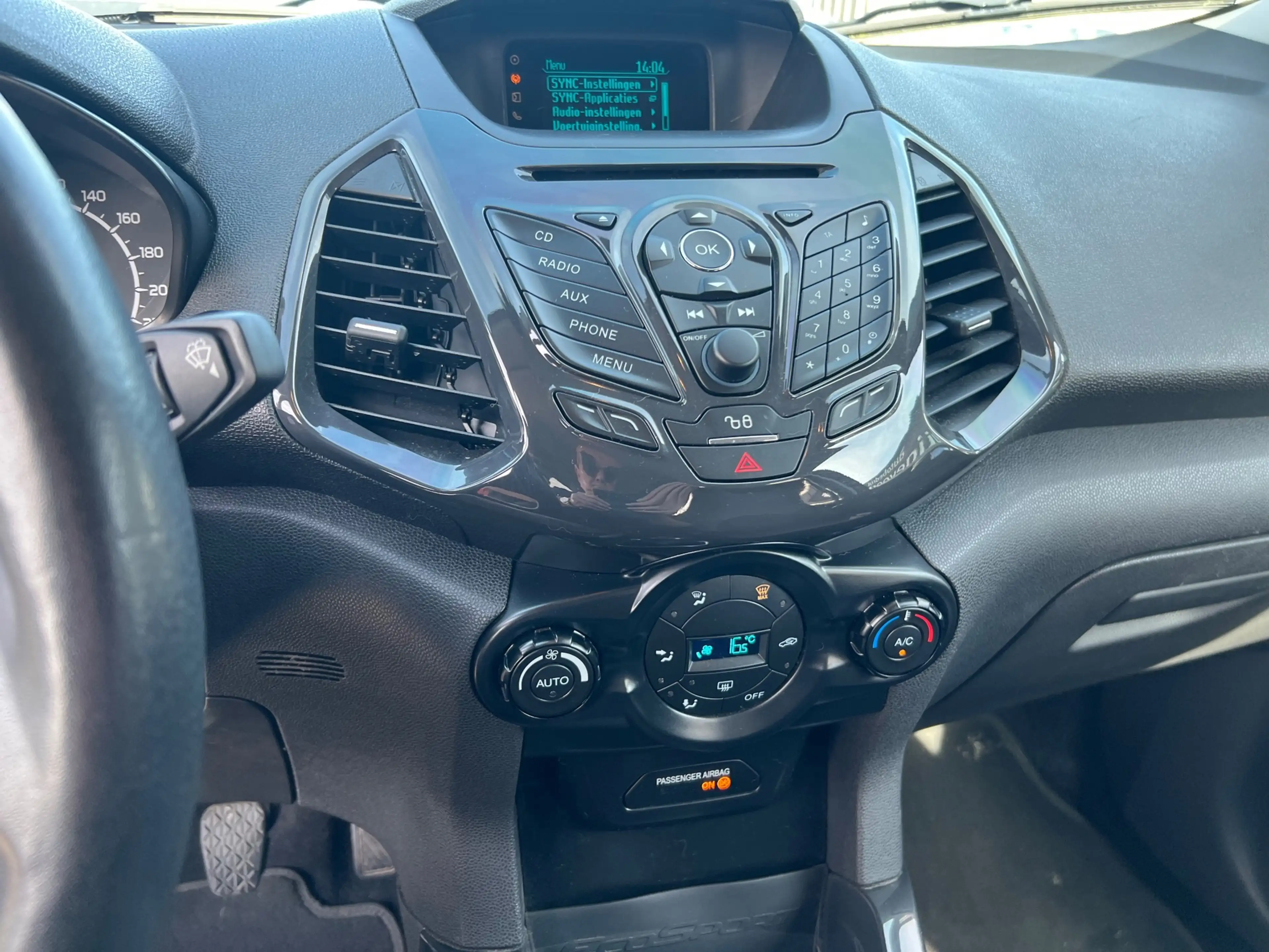 Ford EcoSport 1.0 EcoBoost Titanium — photo 11