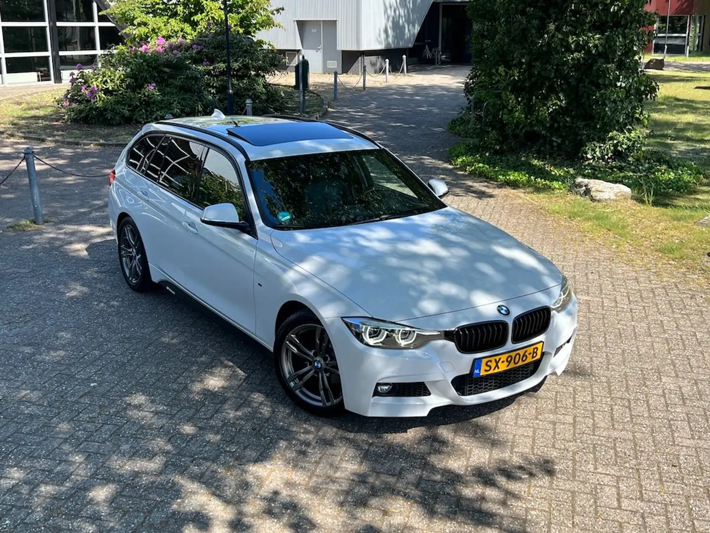 BMW 318 Touring 136pk Automaat Edition M-Sport Shadow Exe. Wit - 1