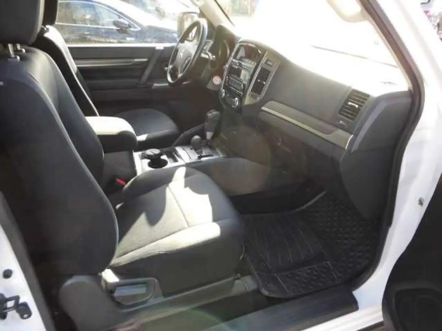 Mitsubishi Pajero 3.2 DI-D 16V aut. 3p. Final Edition Blanco - 2