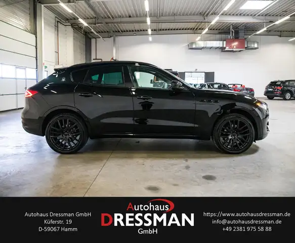 Maserati Levante view 4