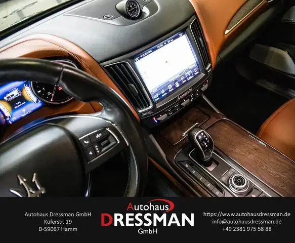 Maserati Levante view 16