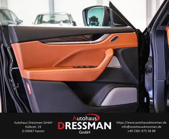 Maserati Levante view 9