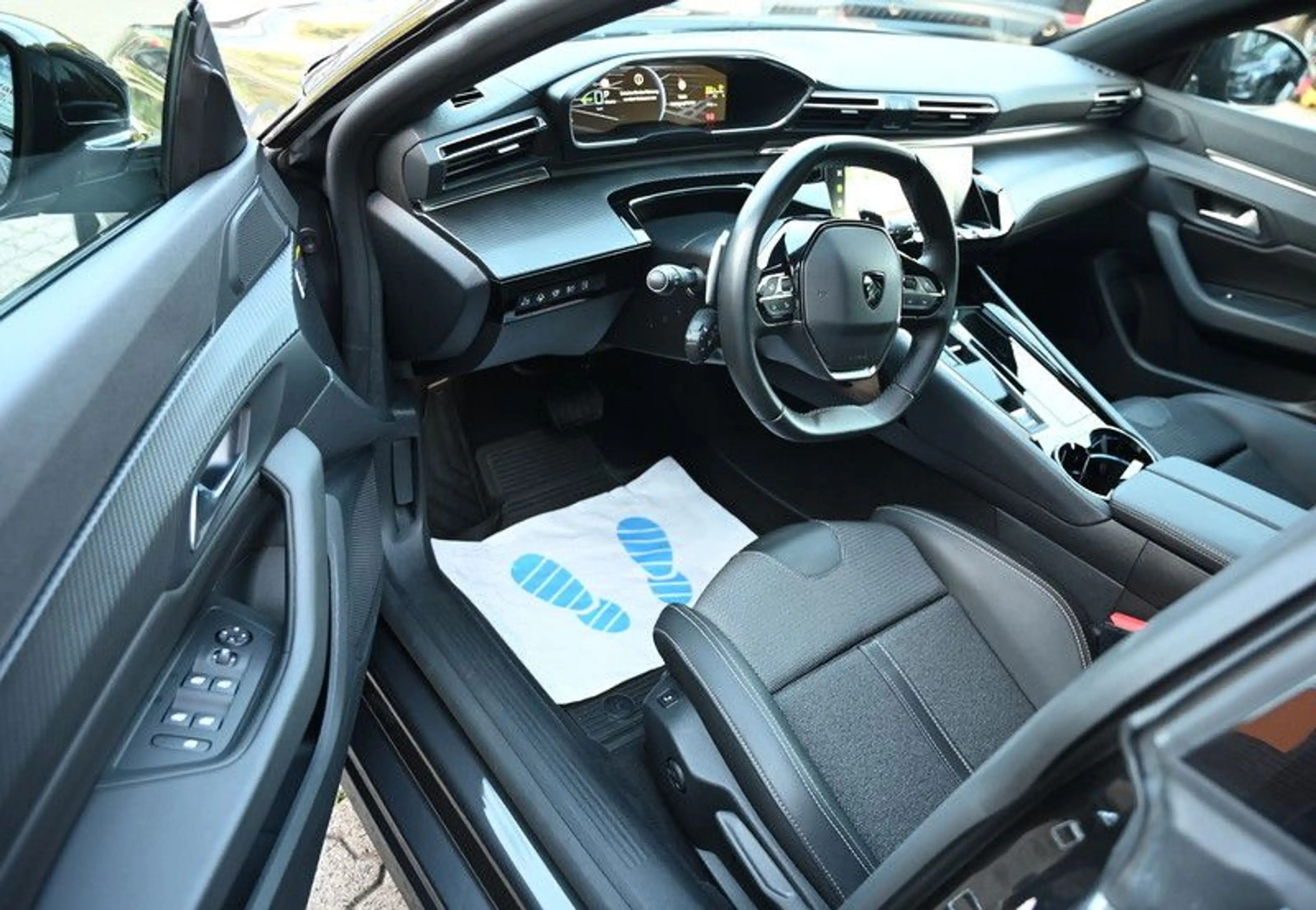 Peugeot 508 SW Hybrid 225 Allure LED NAVI Leder 1.Hd — photo 12