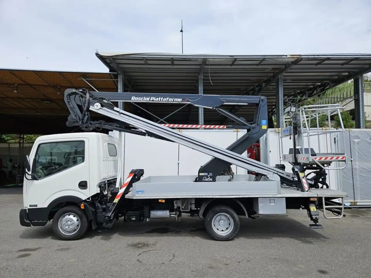Nissan Cabstar Cabstar 35.11 2.5 TDI con Piattaforma Aer - 1