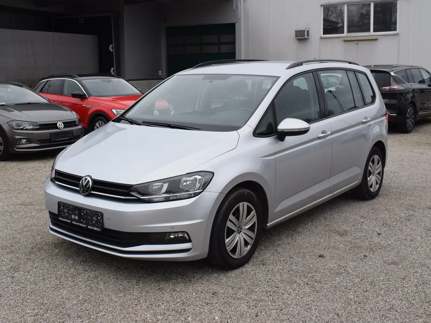 Volkswagen Touran 2,0 SCR TDI DSG Silber - 1