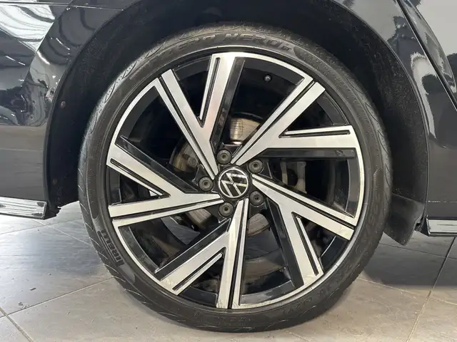 Volkswagen Golf view 3
