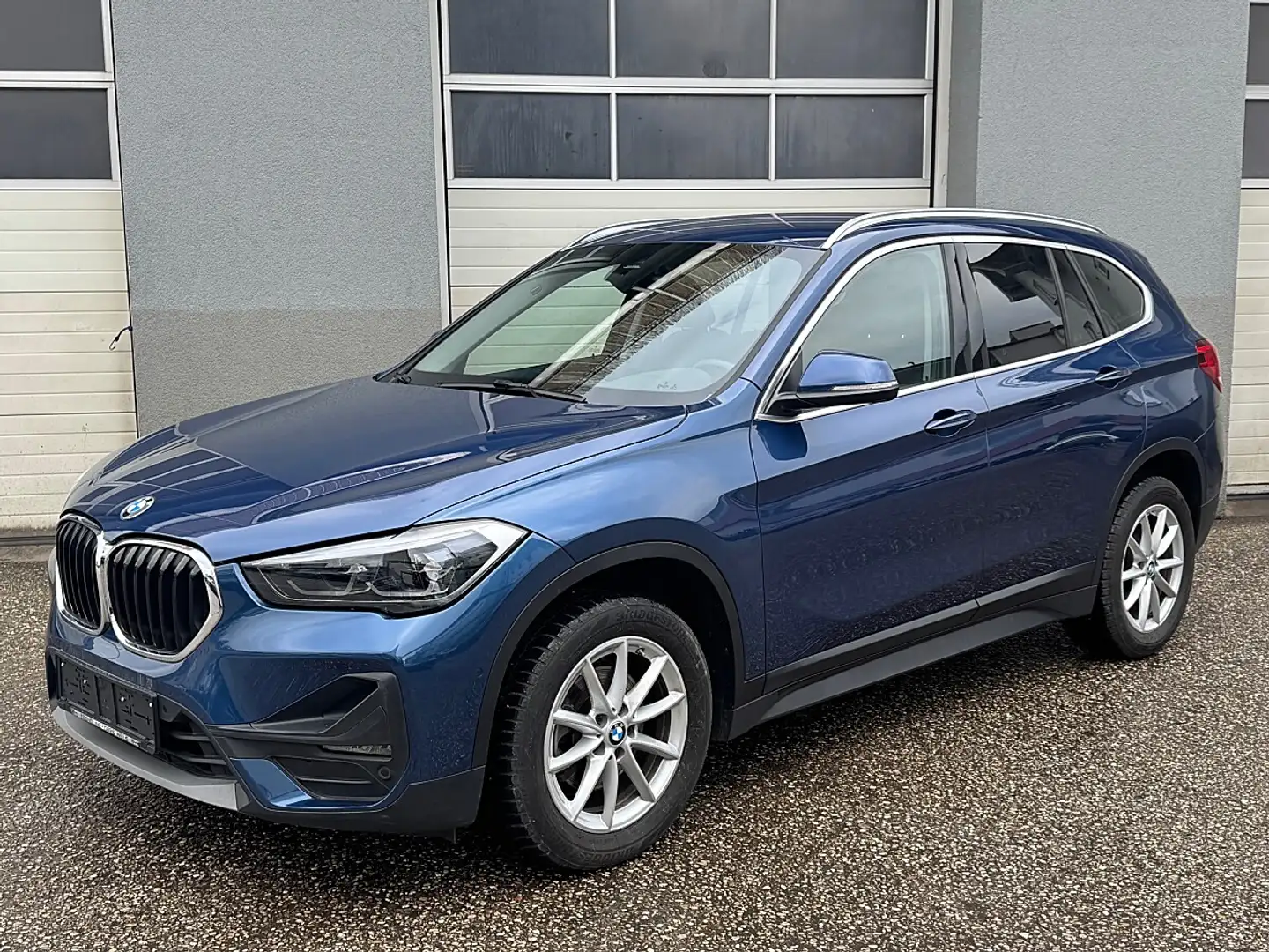 BMW X1 xDrive18d Aut. Blau - 1