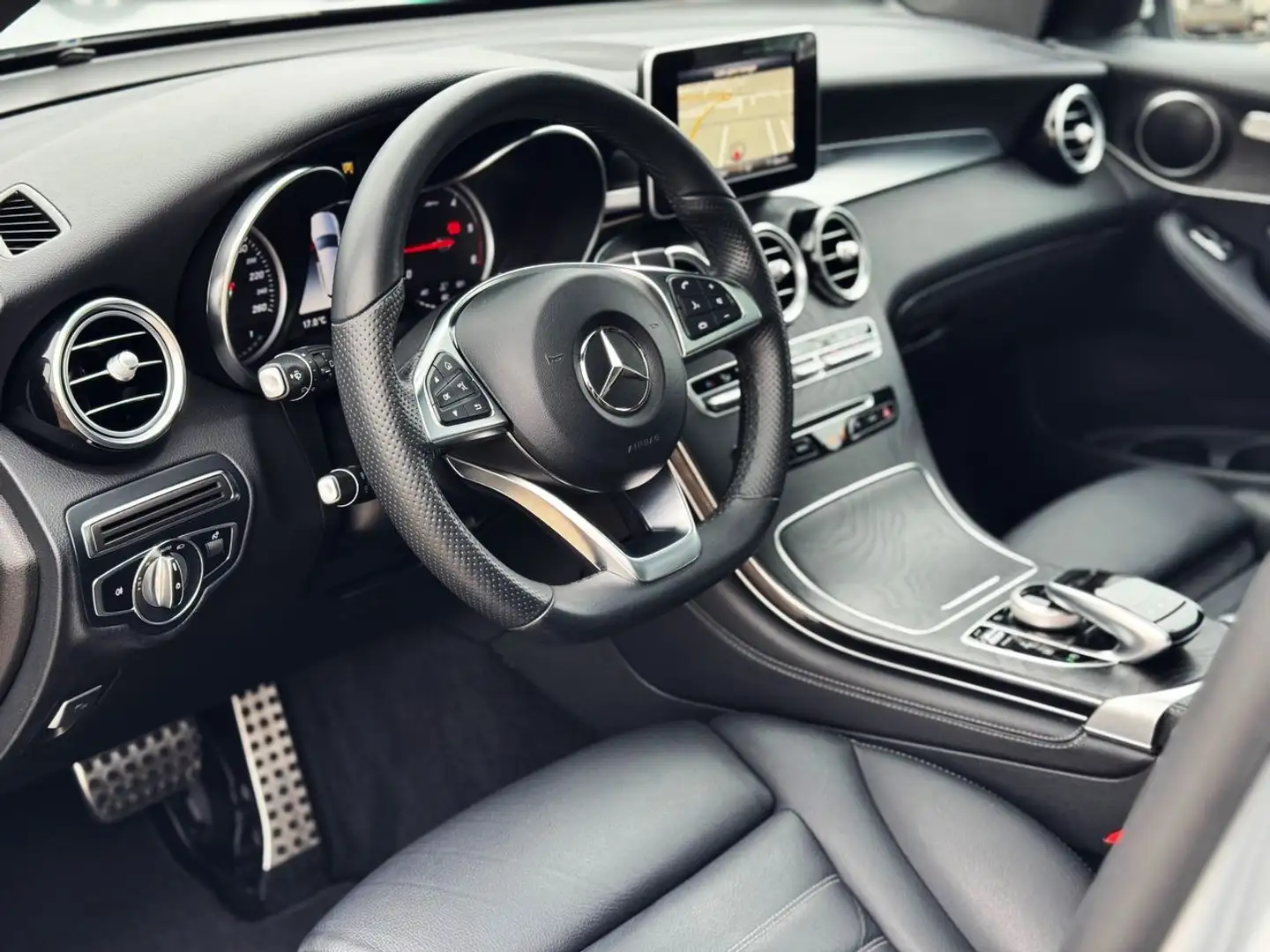 Mercedes-Benz GLC 220 220d 4MATIC AMG LINE con TECHO PANORÁMICO, CUERO. Zilver - 2
