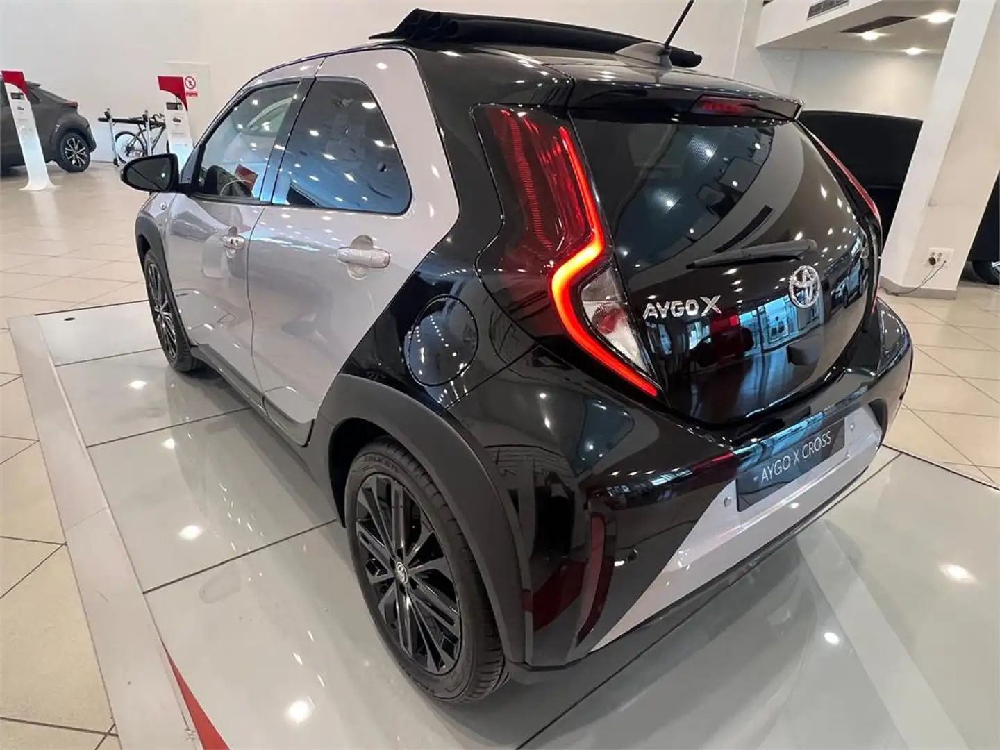 Toyota Aygo X 1.0 VVT-I 72CV JBL Limited CVT - 2