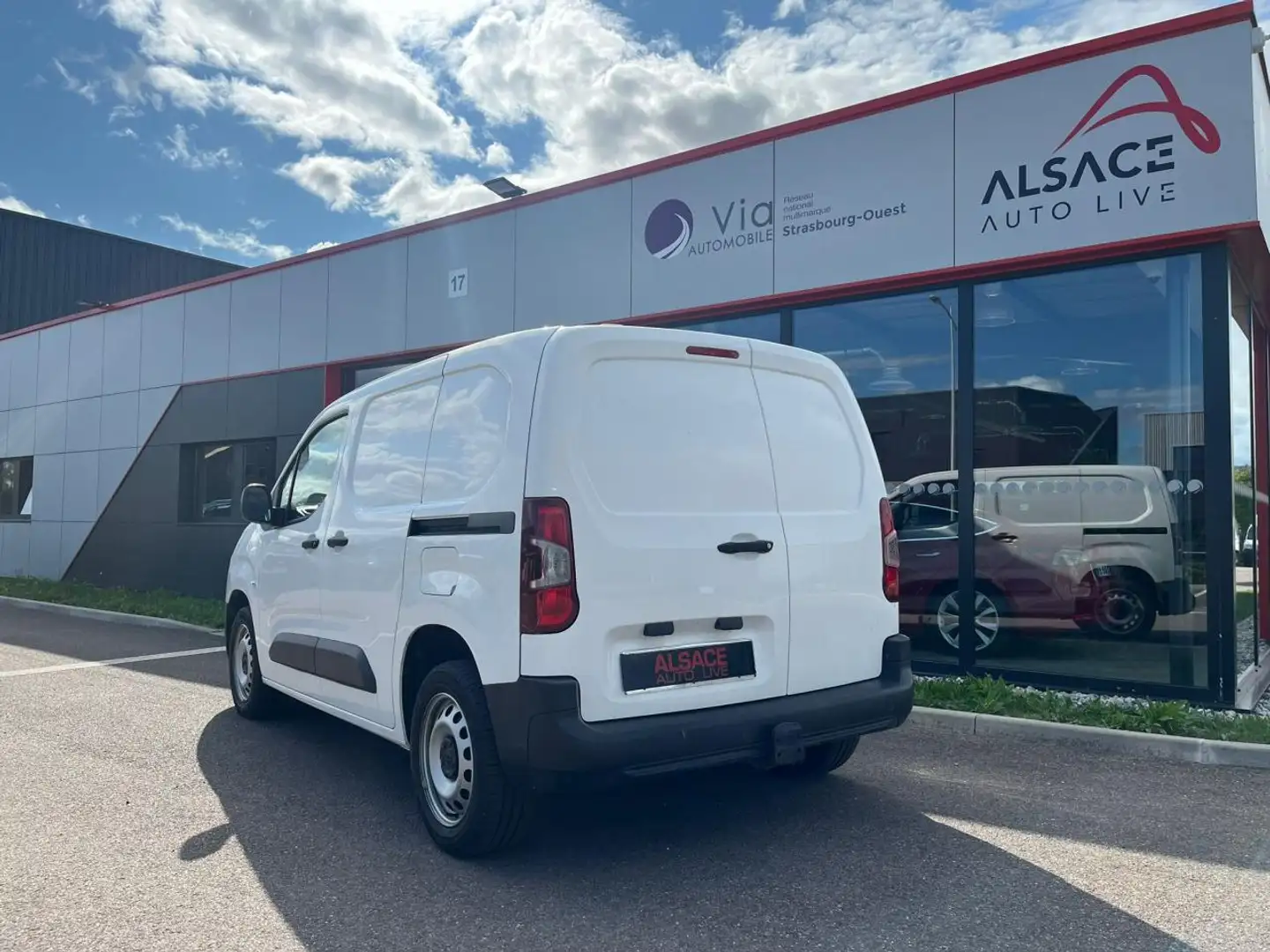 Toyota Proace City 1.5 100 D-4D Medium Business - 12 492 HT - PLANCHER BOIS Blanc - 2