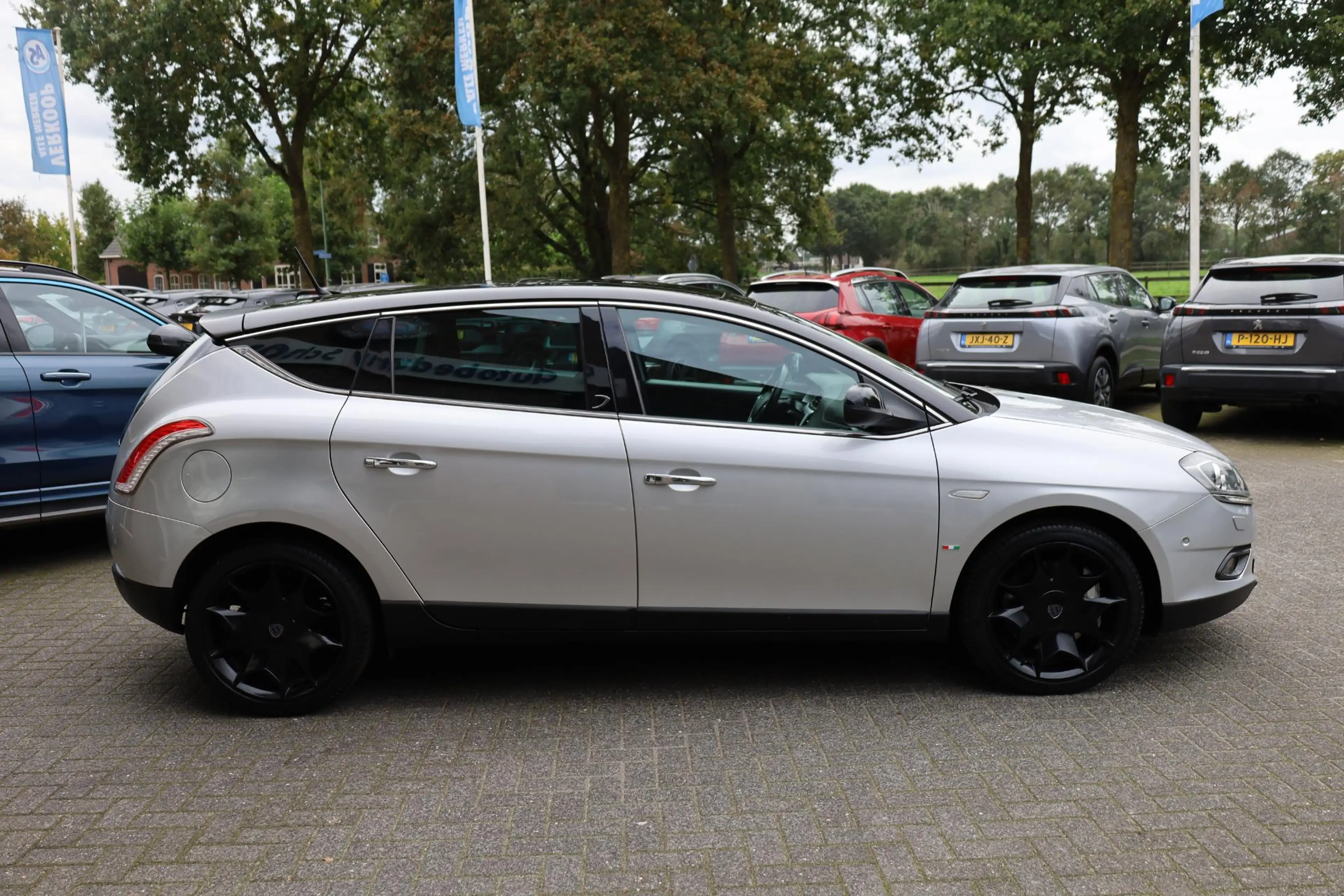 Lancia Delta 1.8-16V Di Platinum PANO LEER 2xPDC 18"LMV AUTOMAA — photo 32