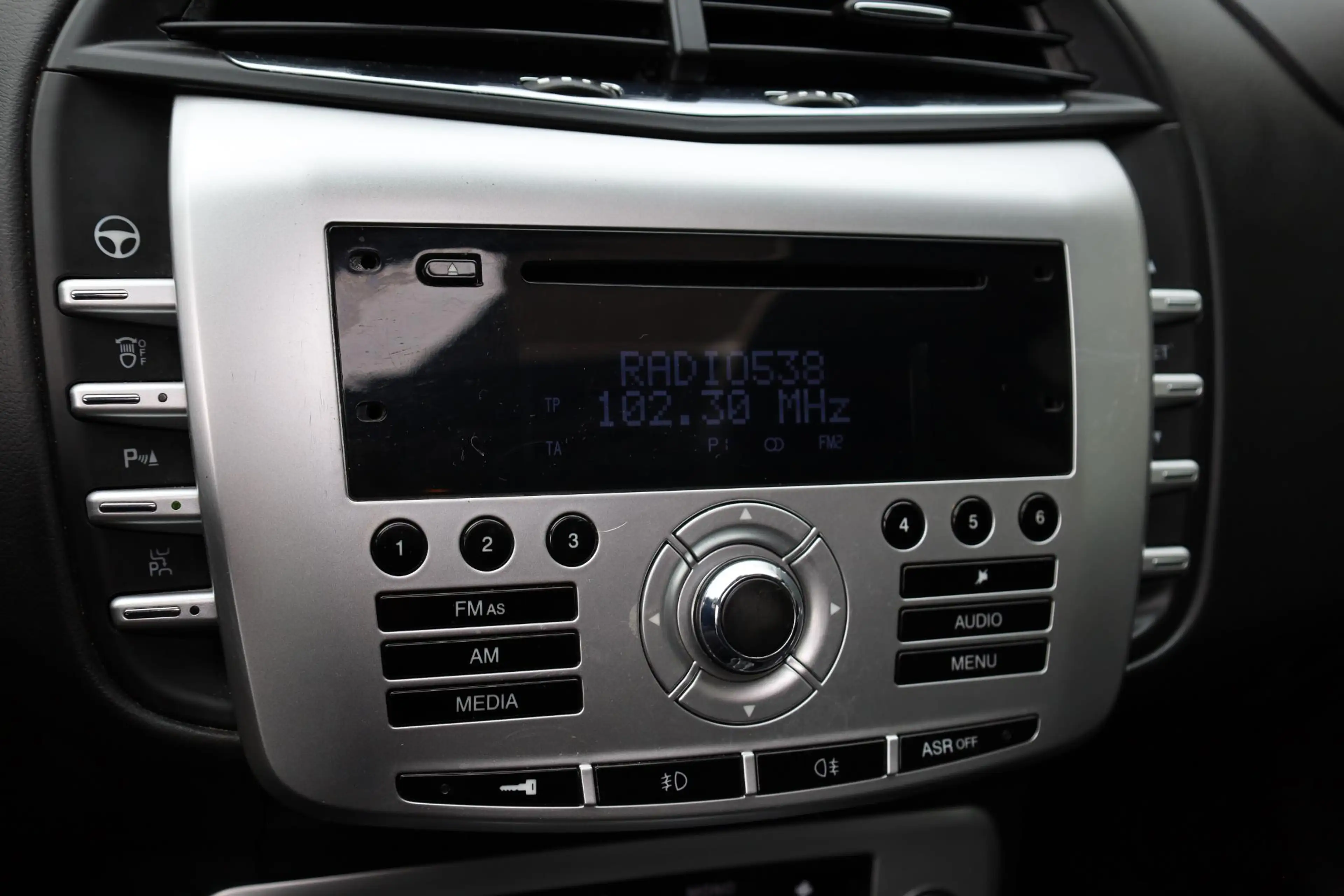 Lancia Delta 1.8-16V Di Platinum PANO LEER 2xPDC 18"LMV AUTOMAA — photo 19