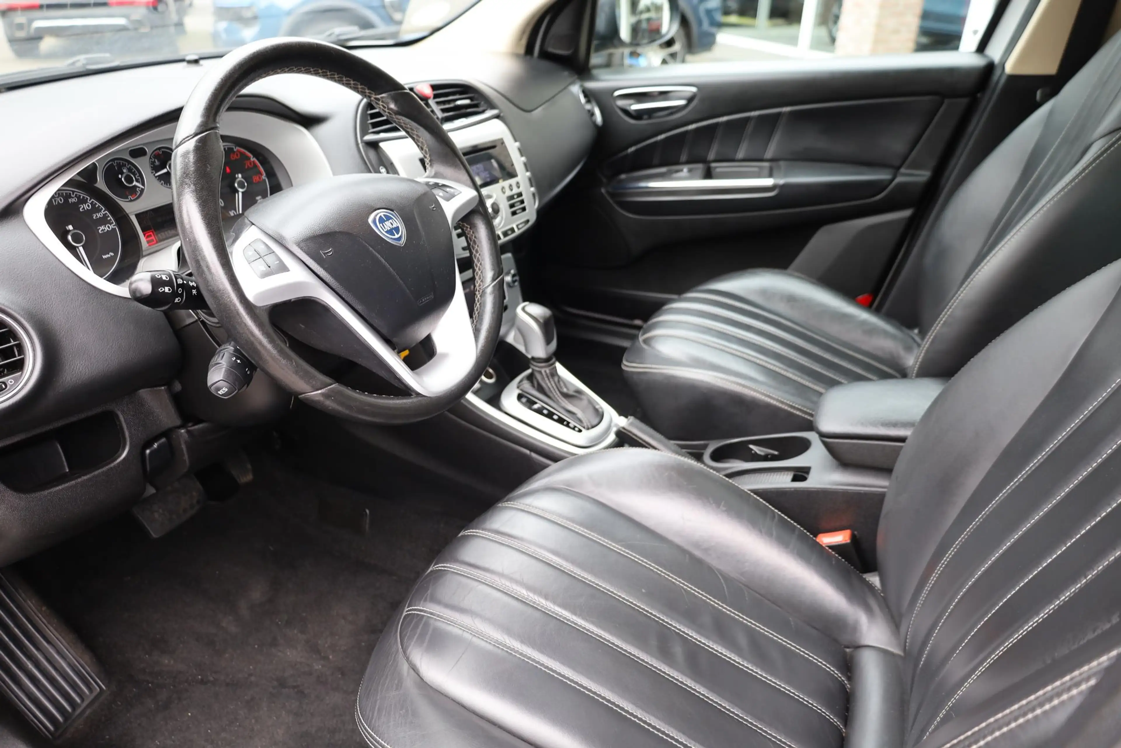 Lancia Delta 1.8-16V Di Platinum PANO LEER 2xPDC 18"LMV AUTOMAA — photo 7