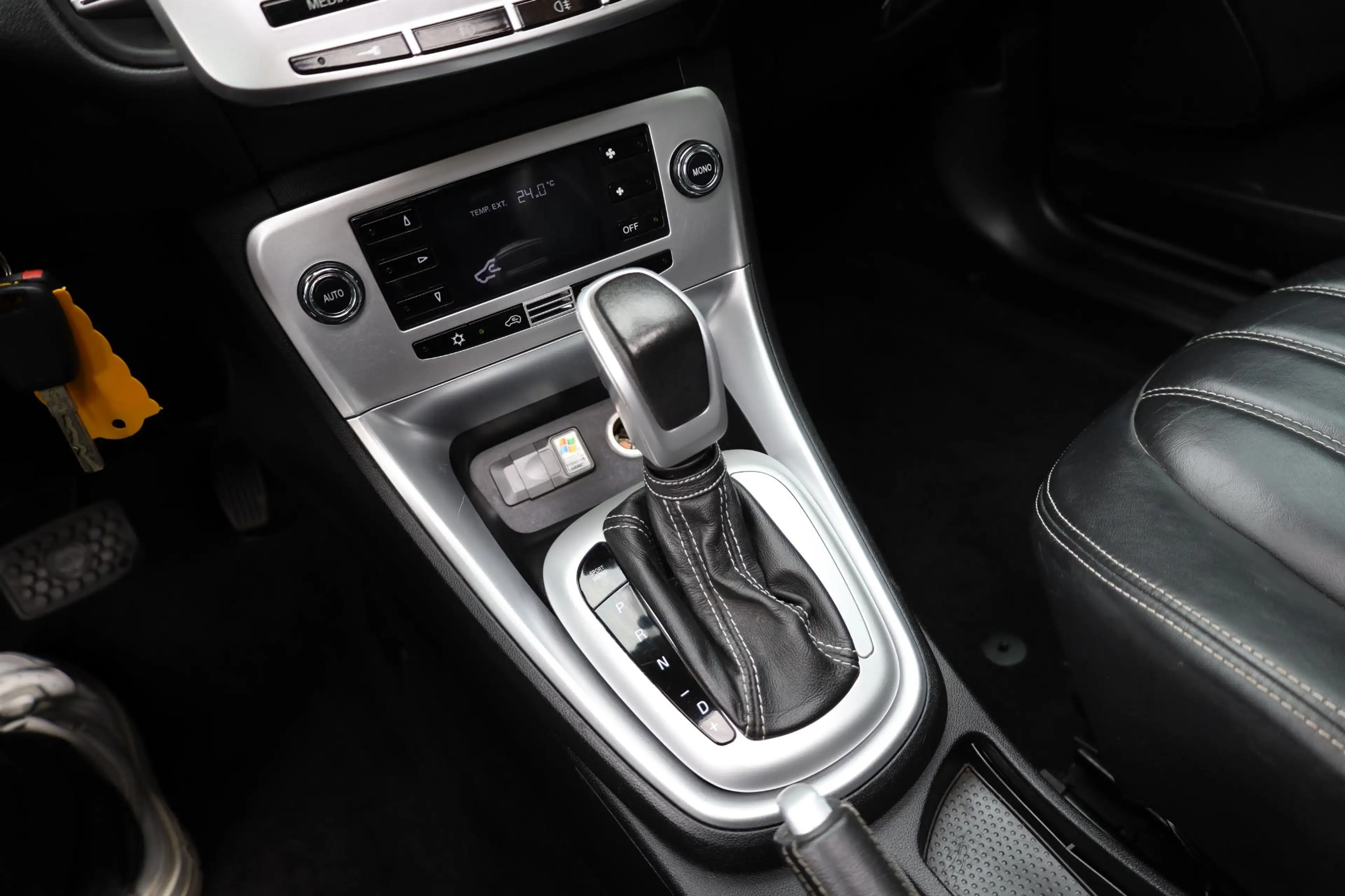 Lancia Delta 1.8-16V Di Platinum PANO LEER 2xPDC 18"LMV AUTOMAA — photo 17