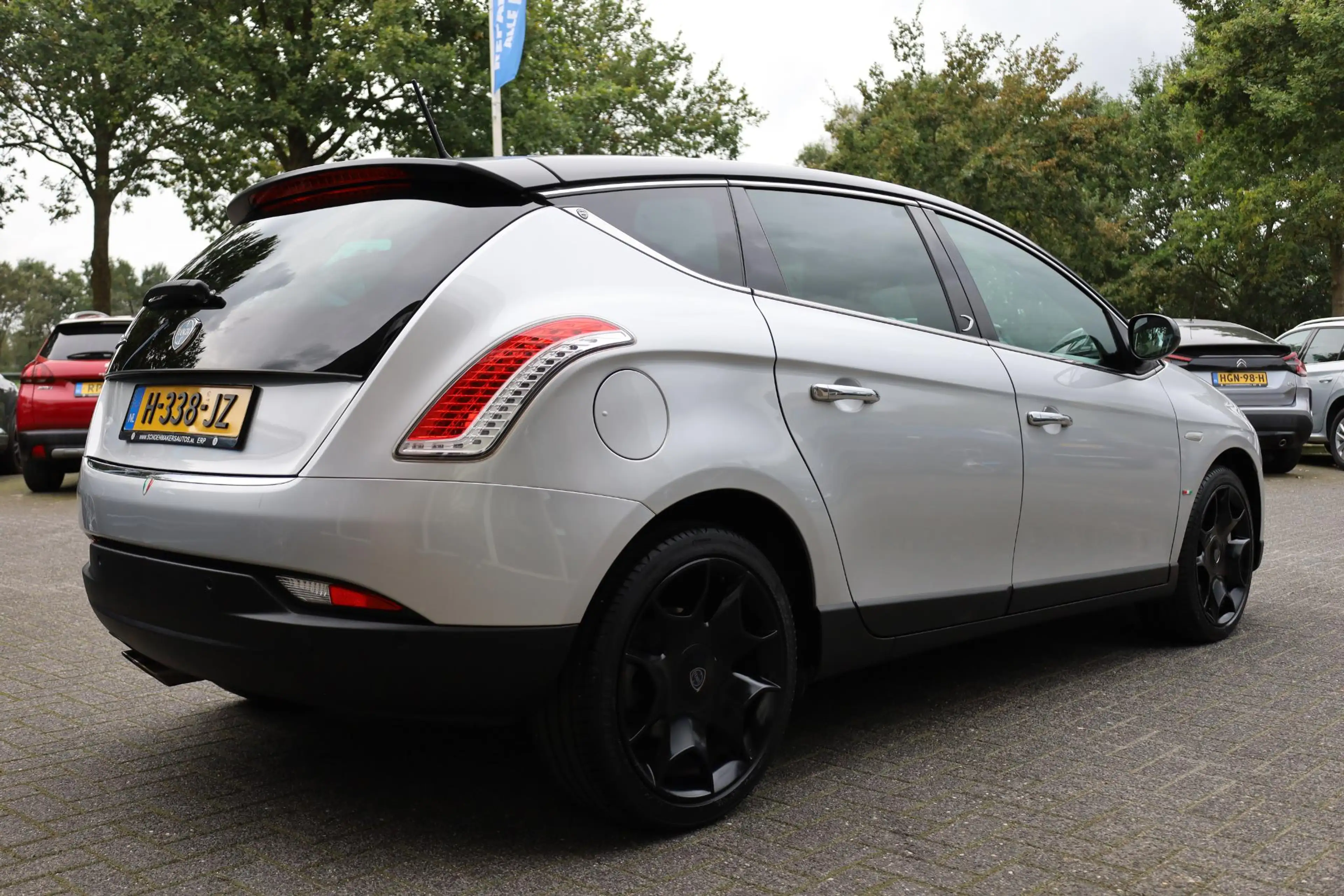 Lancia Delta 1.8-16V Di Platinum PANO LEER 2xPDC 18"LMV AUTOMAA — photo 2