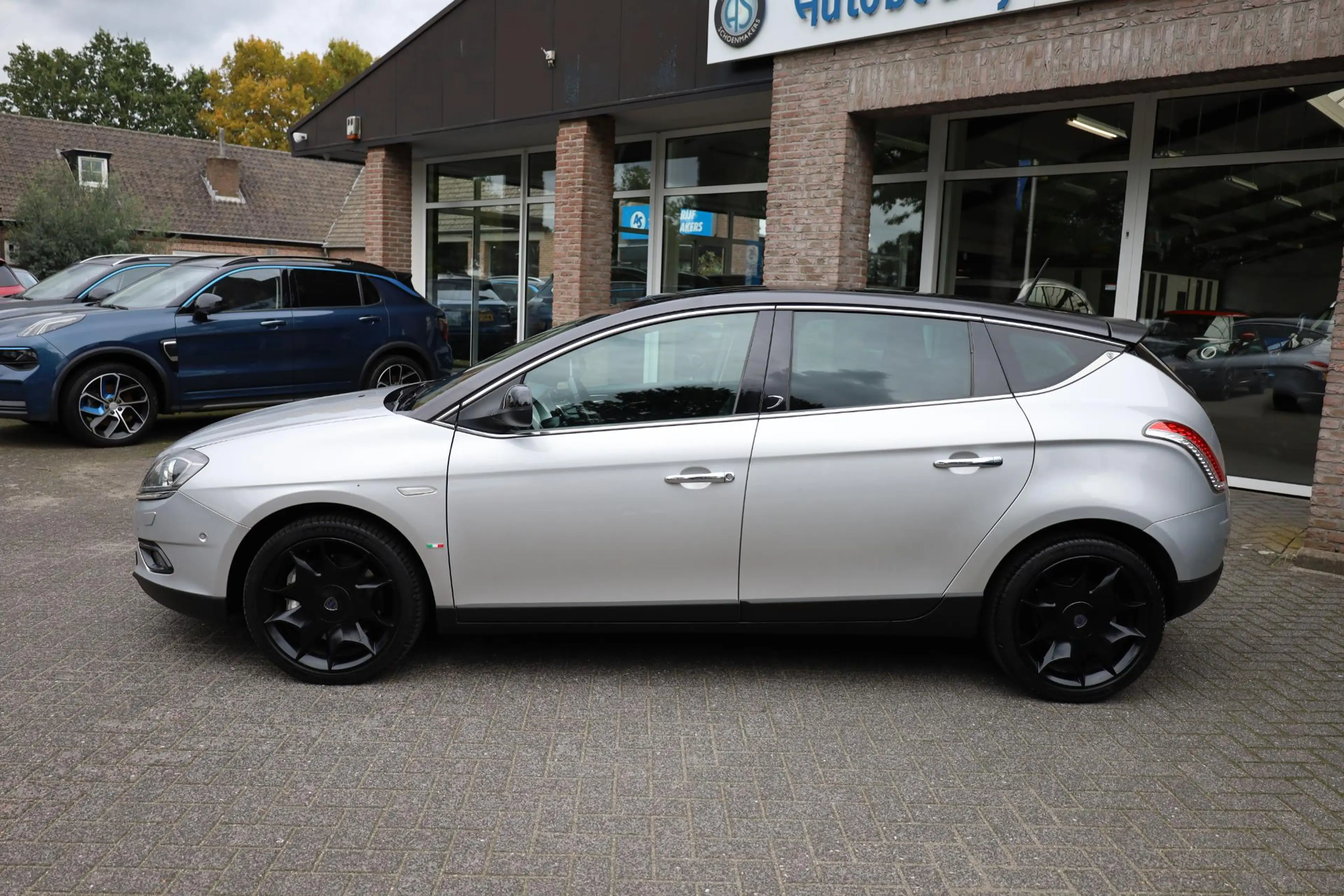 Lancia Delta 1.8-16V Di Platinum PANO LEER 2xPDC 18"LMV AUTOMAA — photo 3