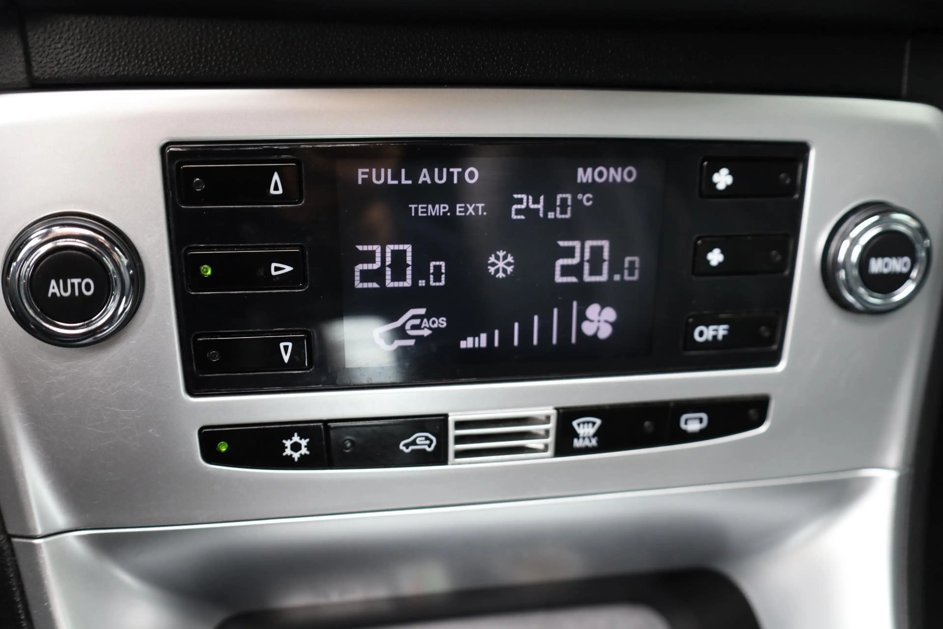 Lancia Delta 1.8-16V Di Platinum PANO LEER 2xPDC 18"LMV AUTOMAA — photo 18