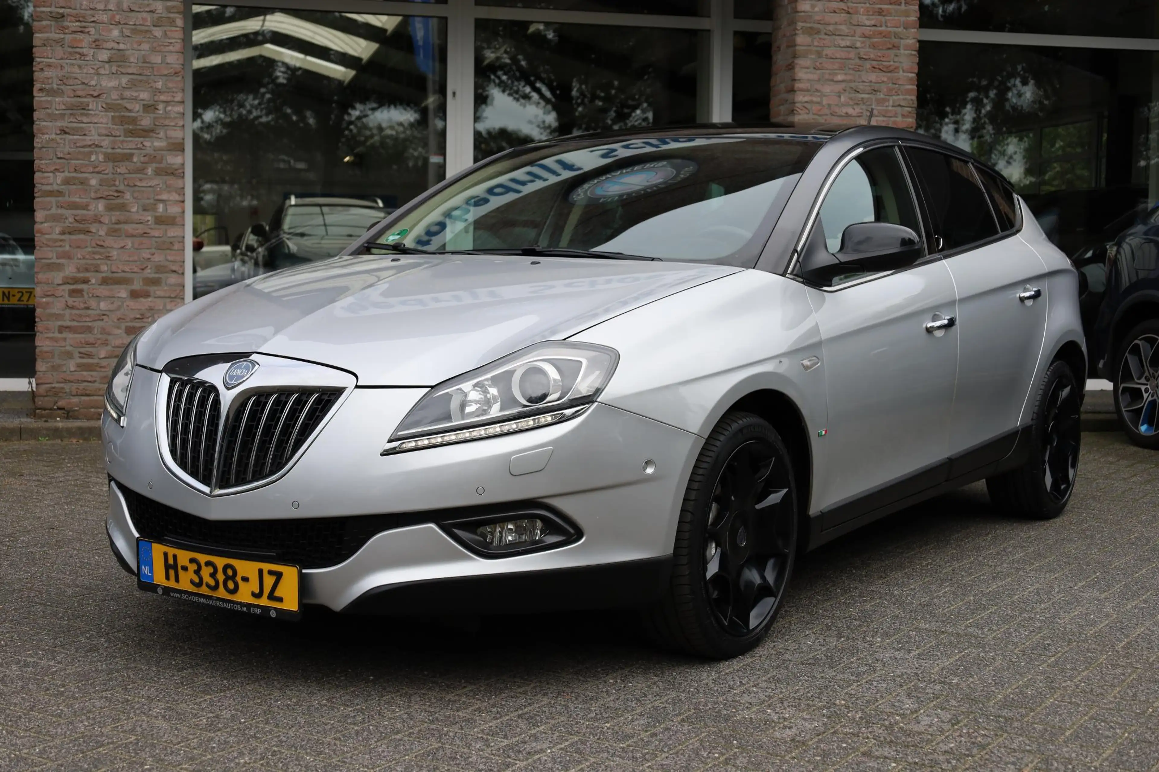 Lancia Delta 1.8-16V Di Platinum PANO LEER 2xPDC 18"LMV AUTOMAA — photo 24