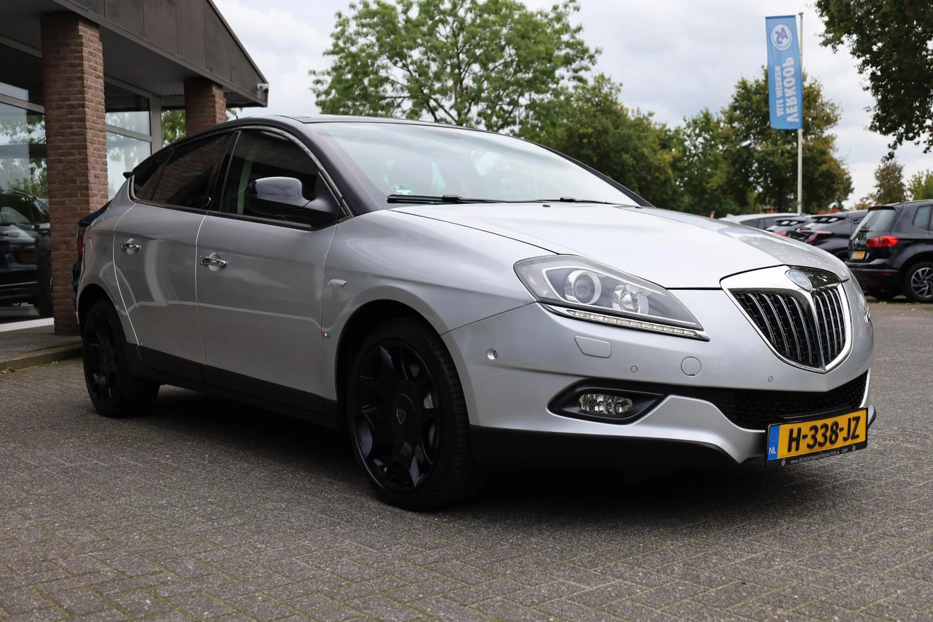 Lancia Delta 1.8-16V Di Platinum PANO LEER 2xPDC 18"LMV AUTOMAA — photo 4