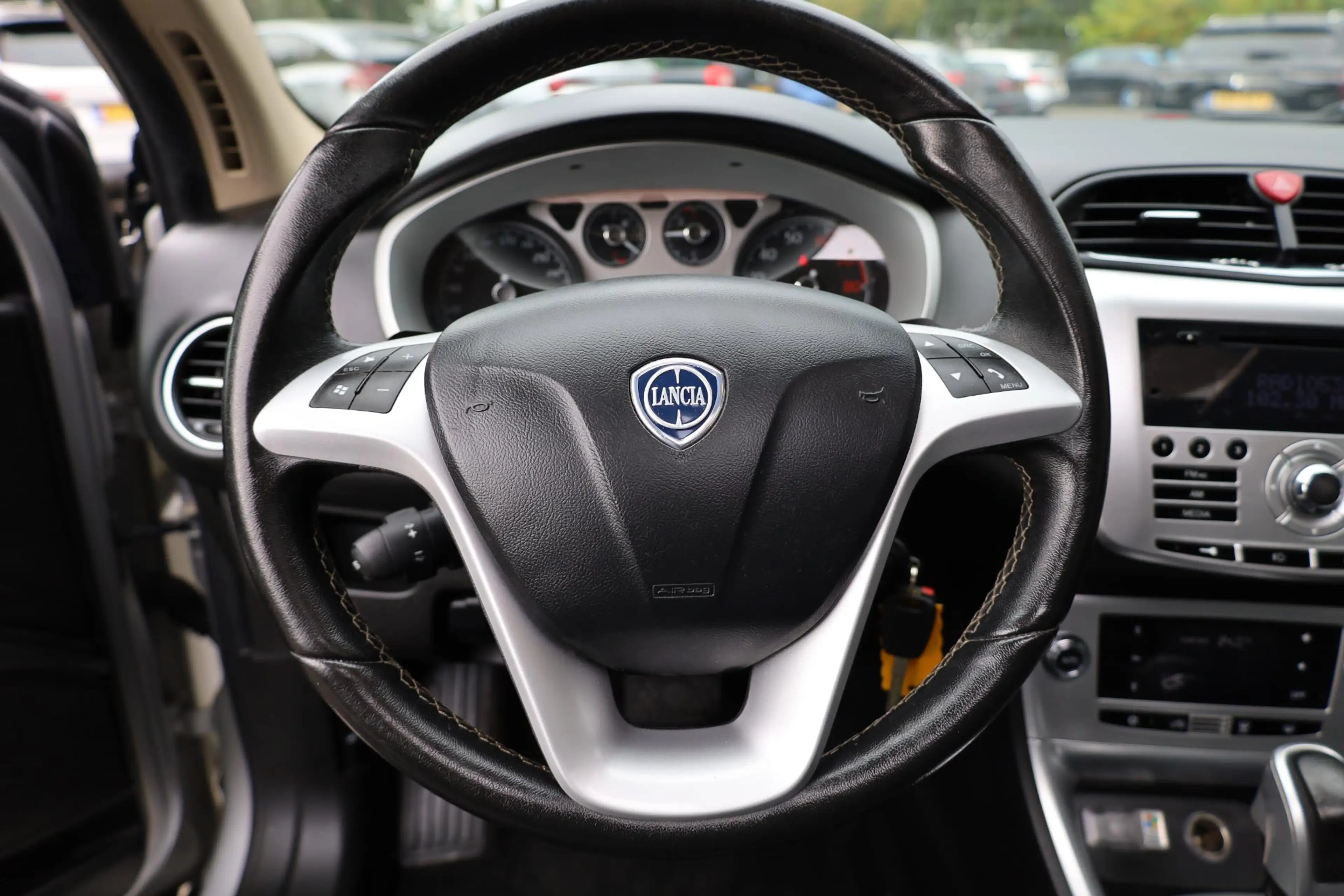 Lancia Delta 1.8-16V Di Platinum PANO LEER 2xPDC 18"LMV AUTOMAA — photo 15