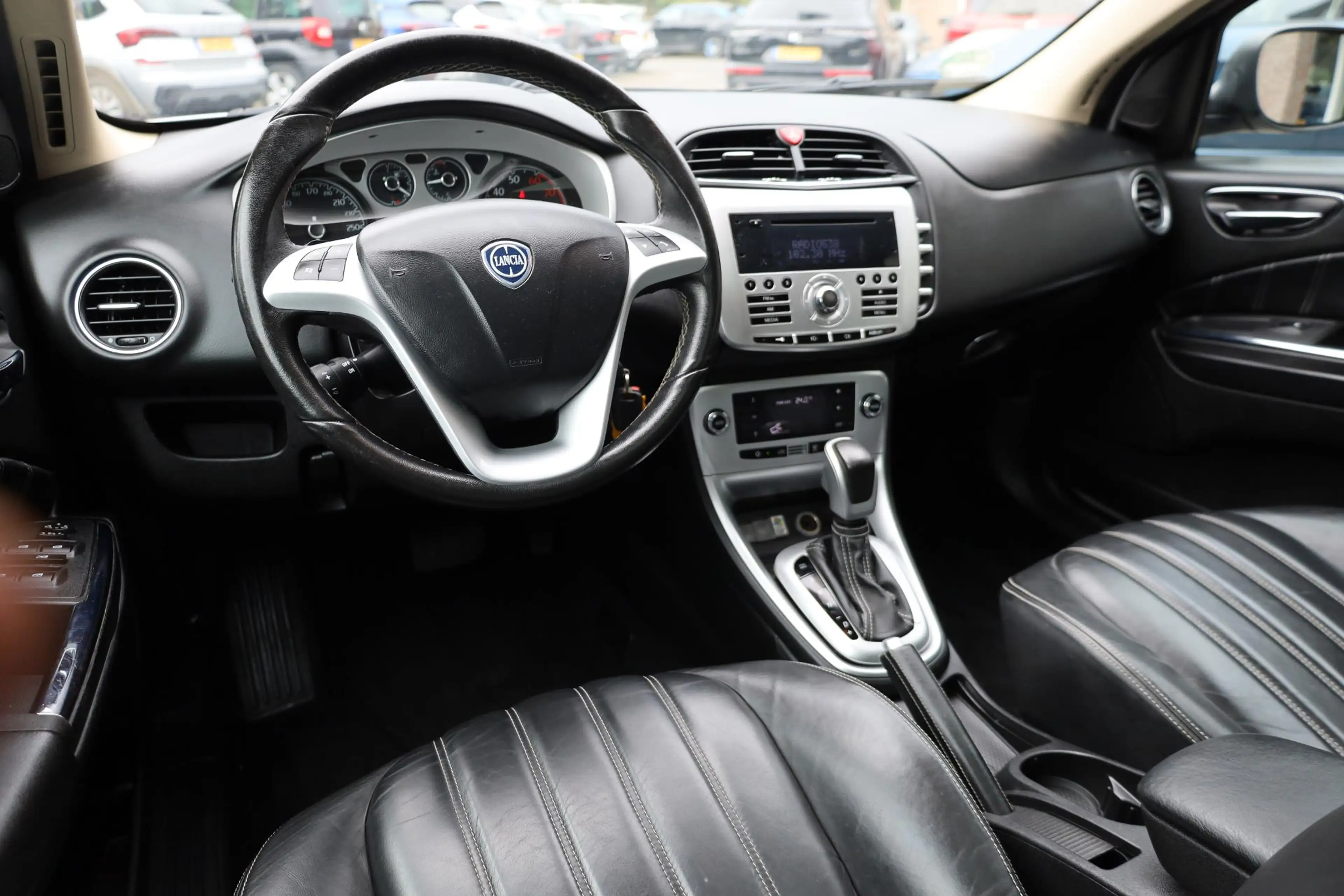 Lancia Delta 1.8-16V Di Platinum PANO LEER 2xPDC 18"LMV AUTOMAA — photo 6