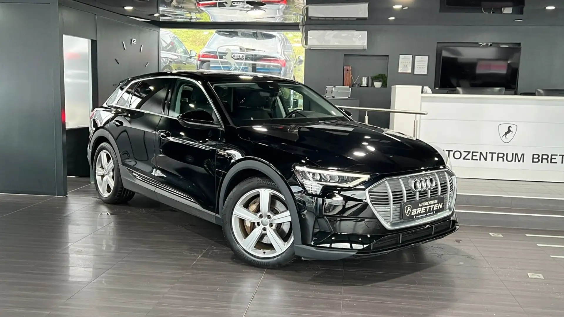 Audi e-tron 55 Quattro*Tempomat*AHK*Kamera Černá - 1