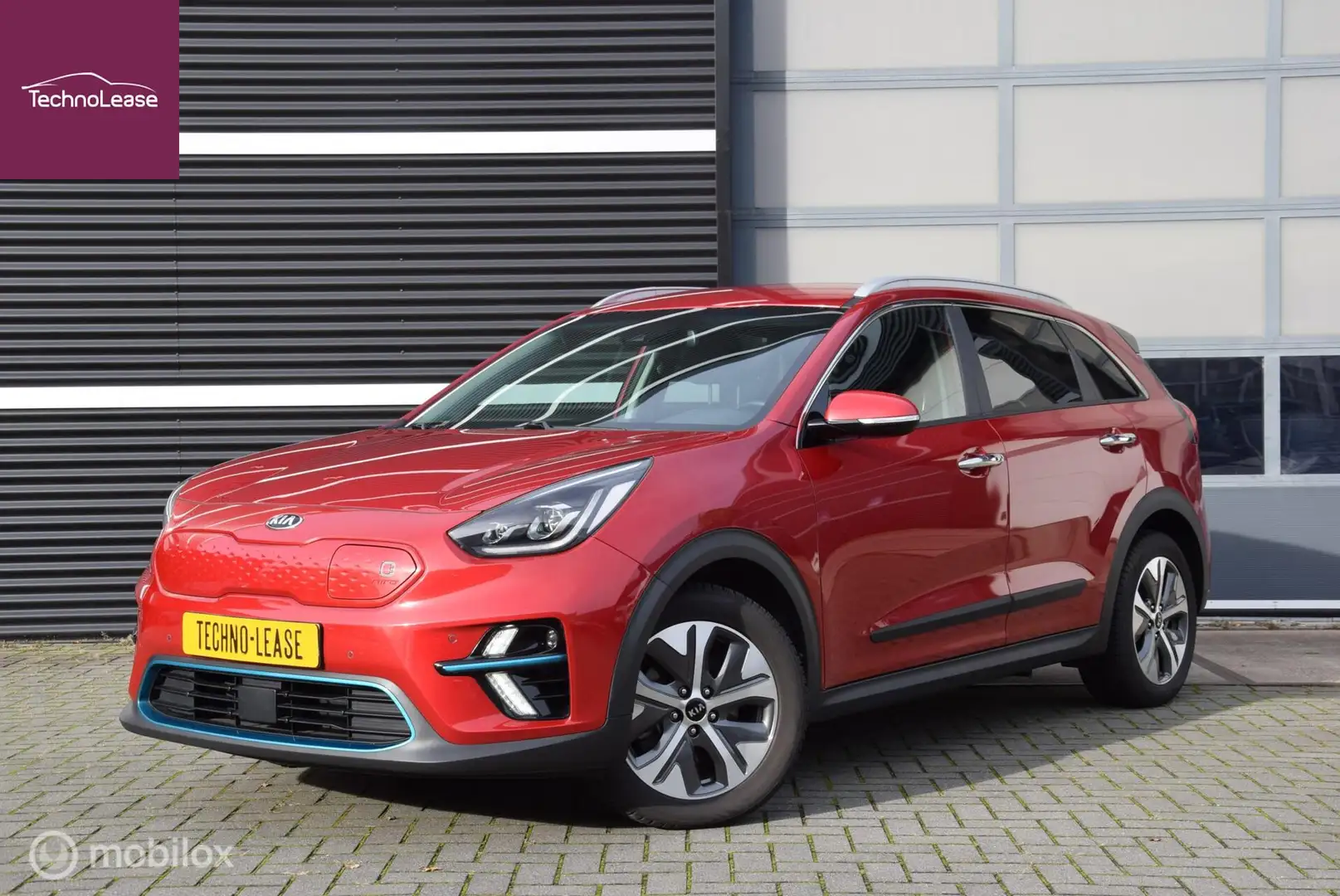 Kia e-Niro ExecutiveLine 64 kWh 3-fase Camera Rouge - 1