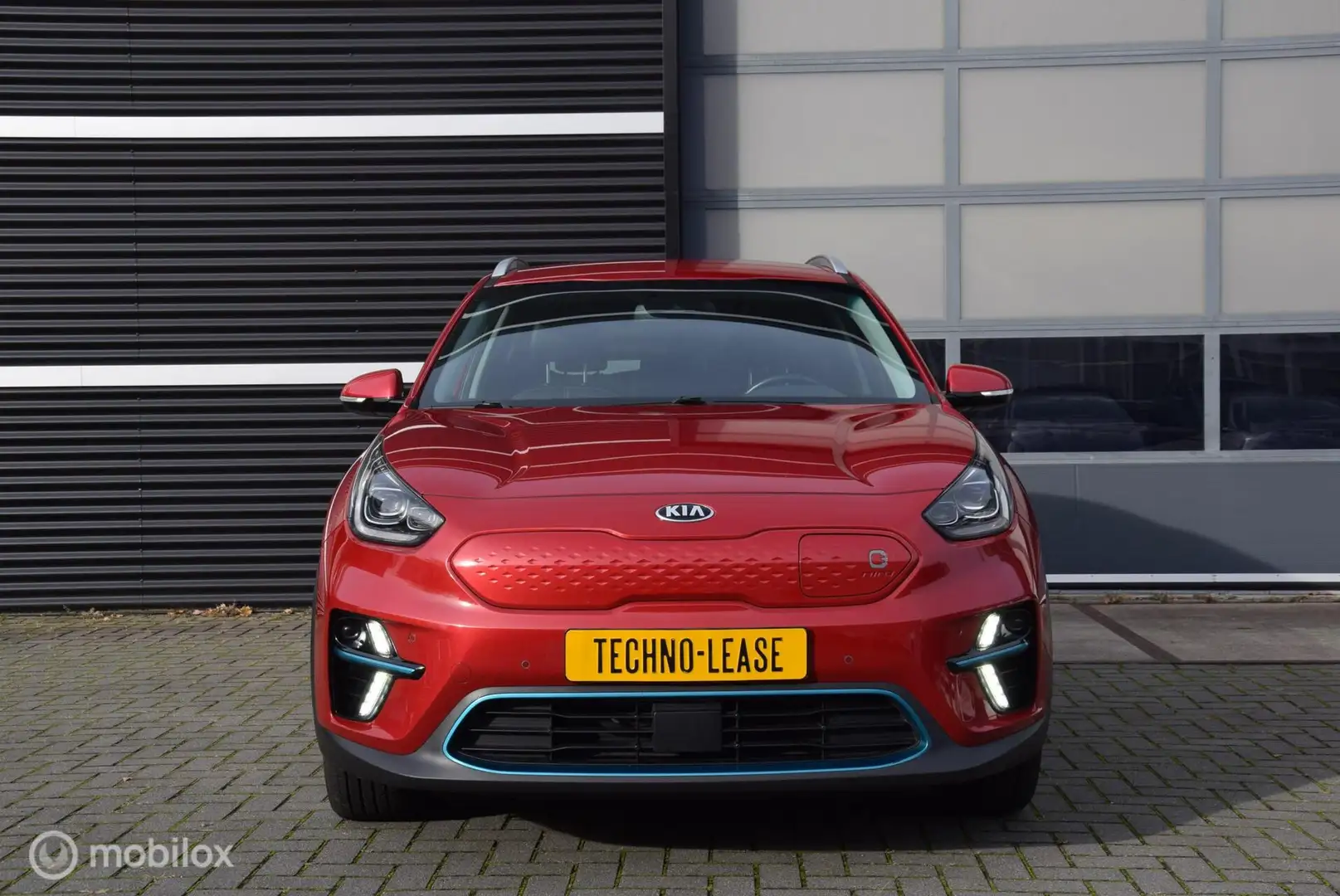 Kia e-Niro ExecutiveLine 64 kWh 3-fase Camera Rouge - 2