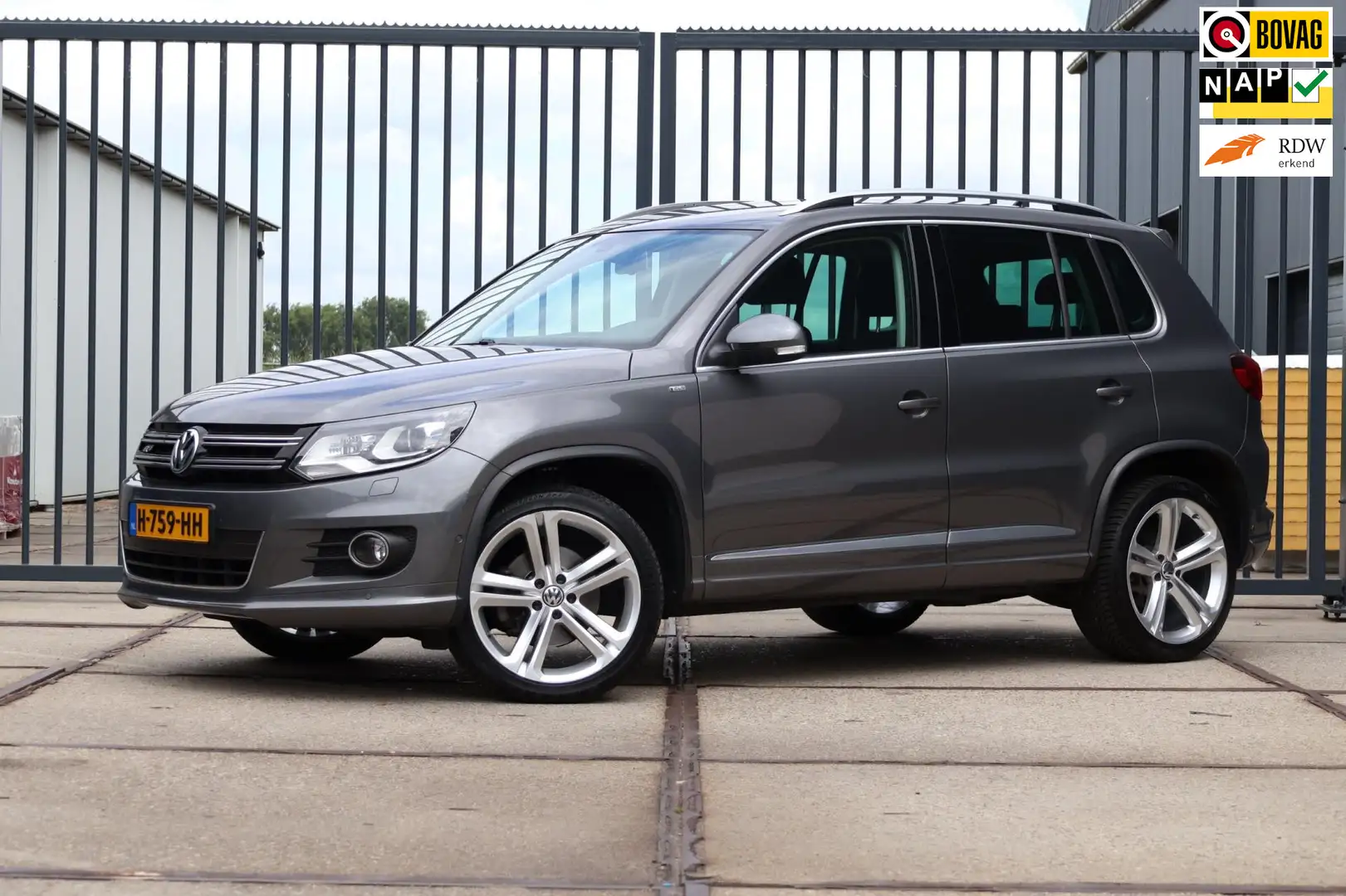Volkswagen Tiguan 1.4 TSI R-Line Edition Trekhaak! Rijklaar! Grijs - 1