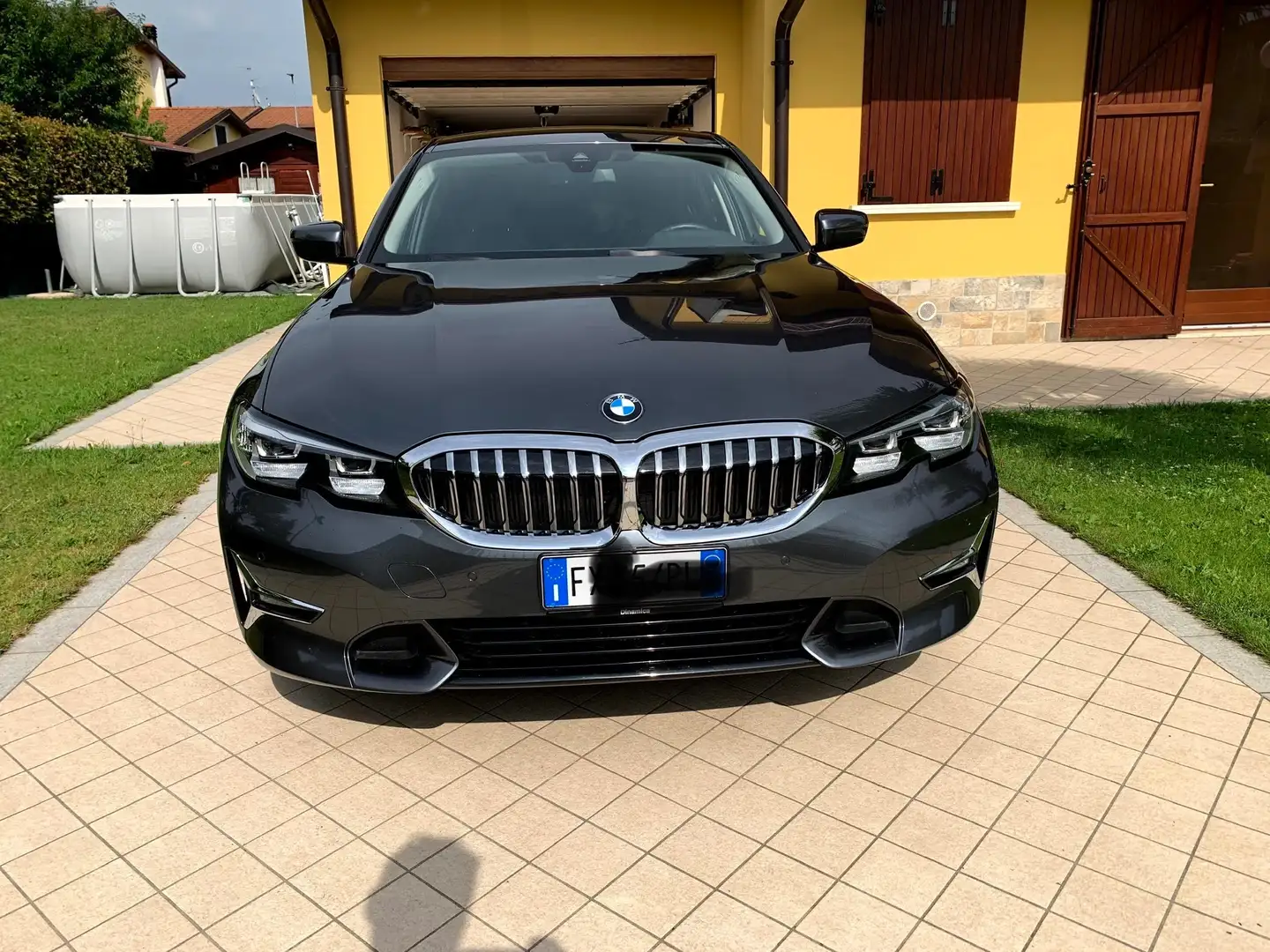BMW 320 320d Luxury auto Šedá - 1