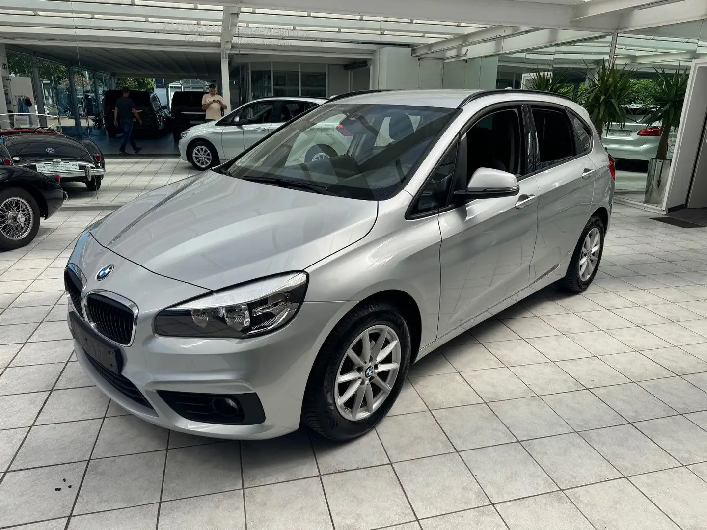 BMW Baureihe 2 Active Tourer 214 d Advantage Silber - 2