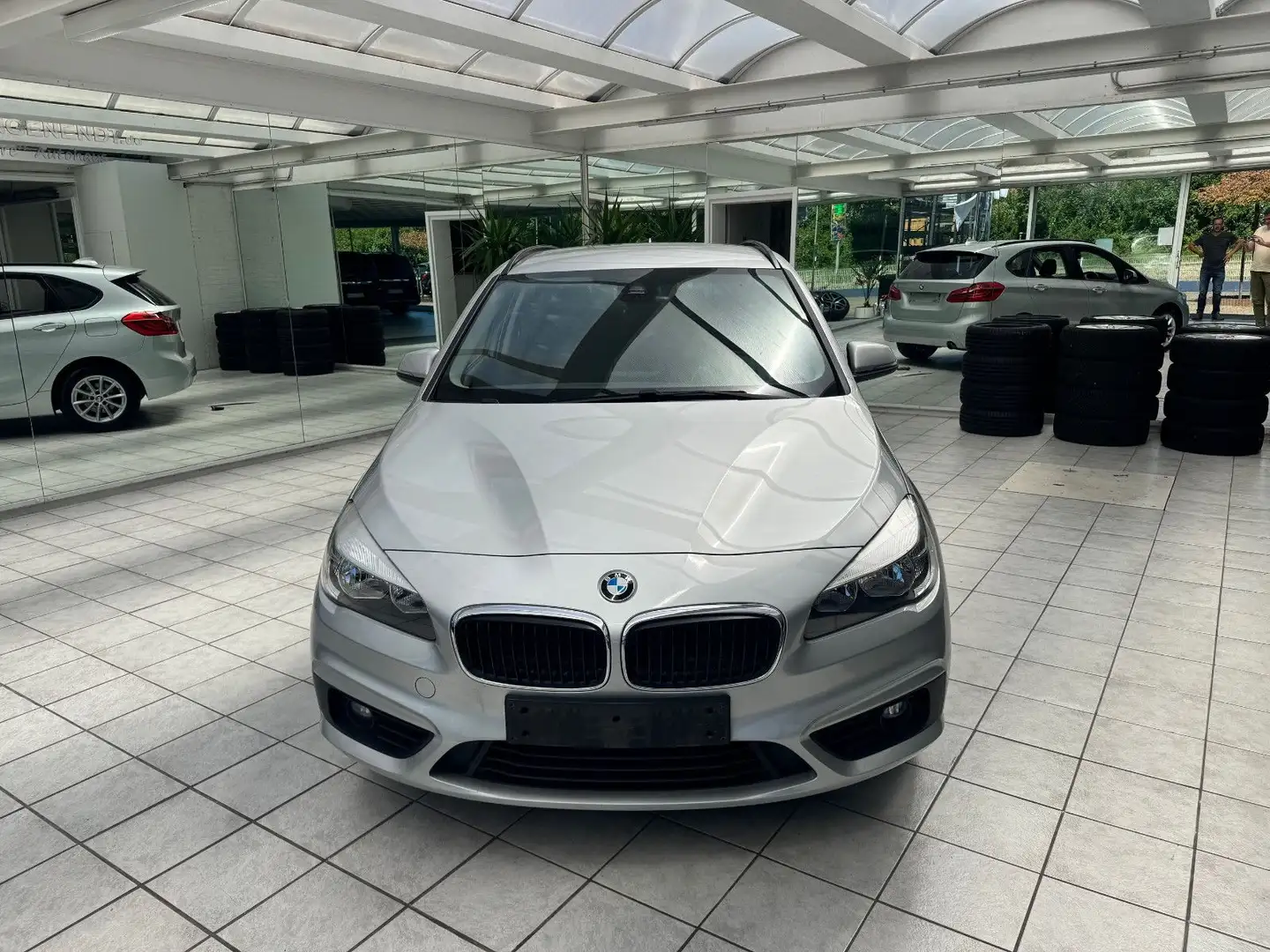 BMW Baureihe 2 Active Tourer 214 d Advantage Silber - 1