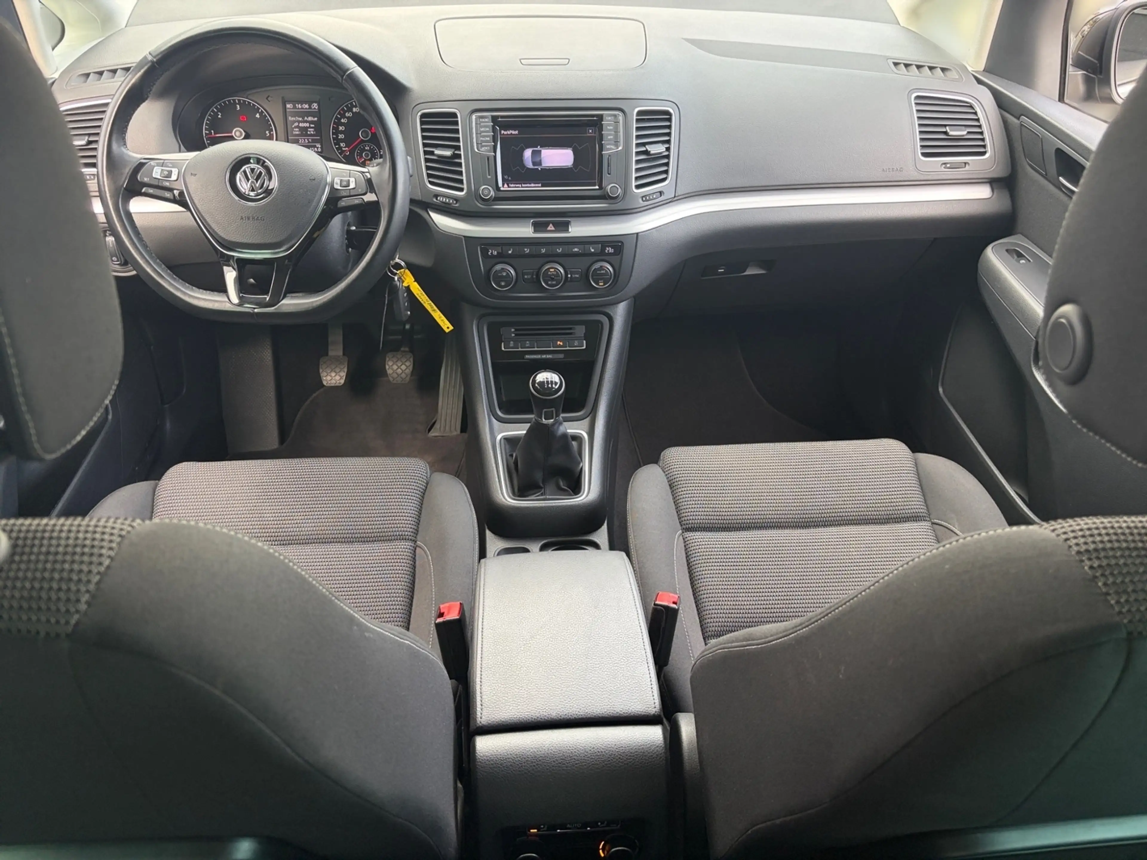 Volkswagen Sharan 2.0 TDI Comfortline 7-sitzer*ACC*Navi — photo 14