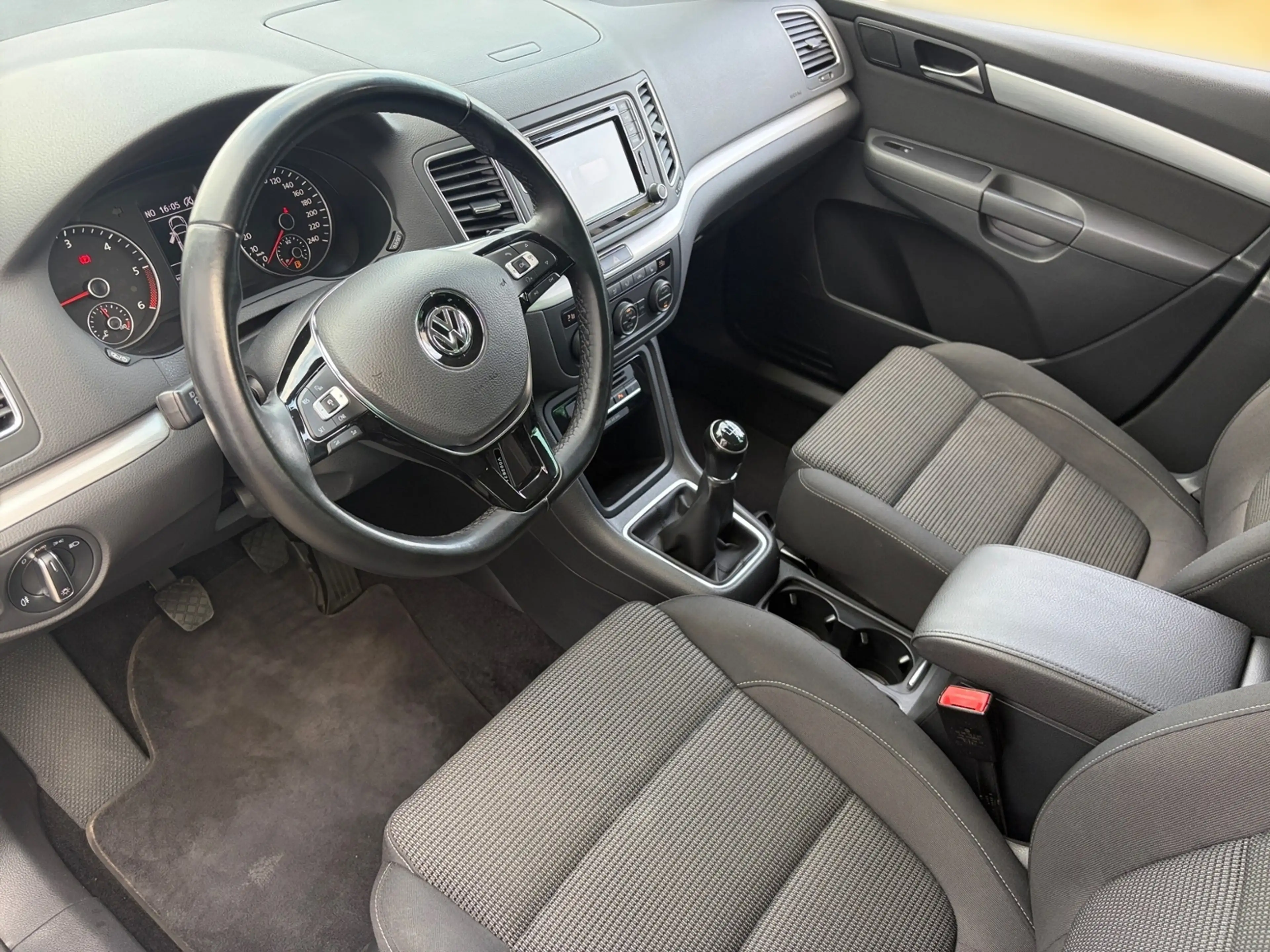 Volkswagen Sharan 2.0 TDI Comfortline 7-sitzer*ACC*Navi — photo 8