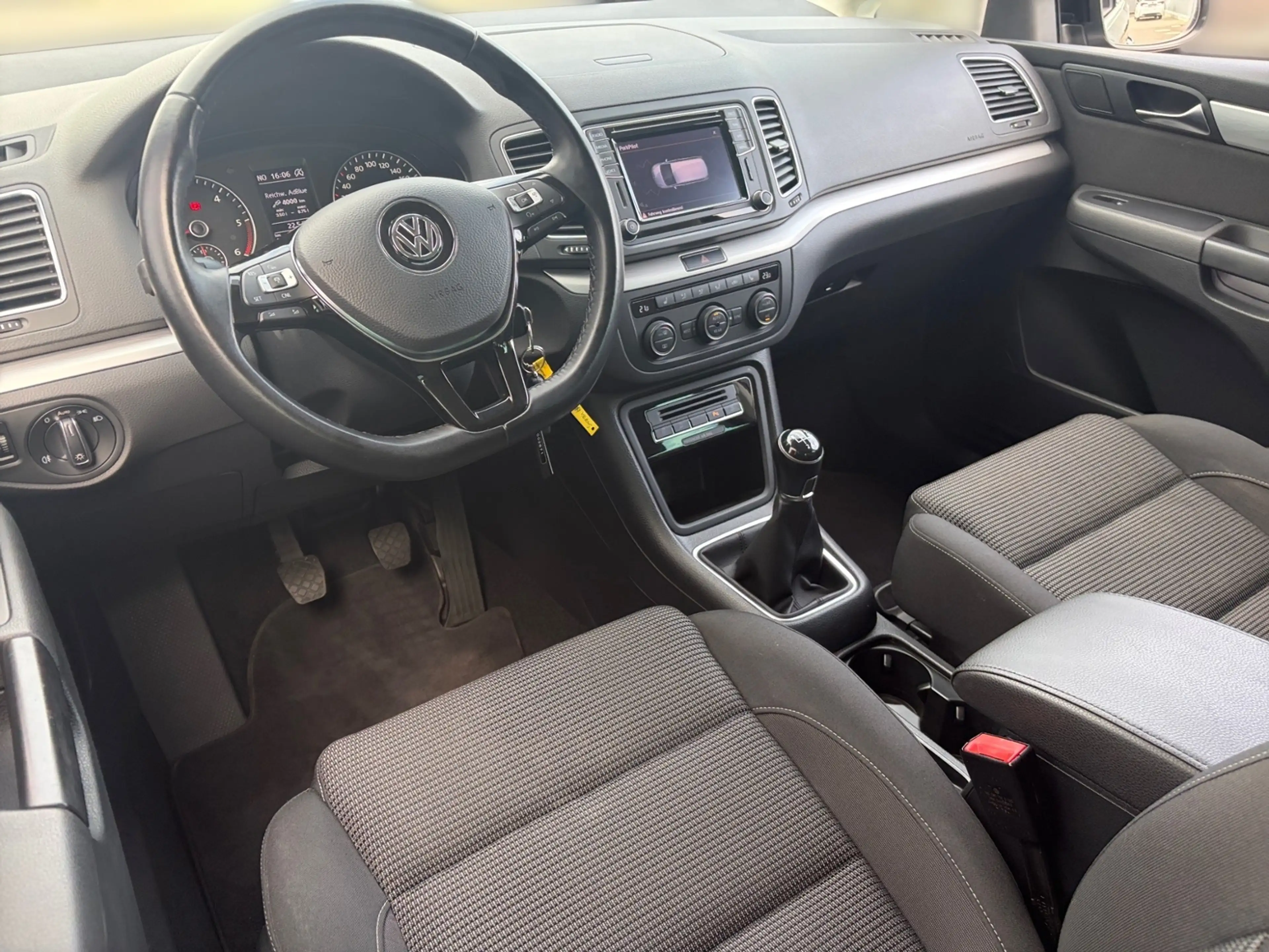 Volkswagen Sharan 2.0 TDI Comfortline 7-sitzer*ACC*Navi — photo 12