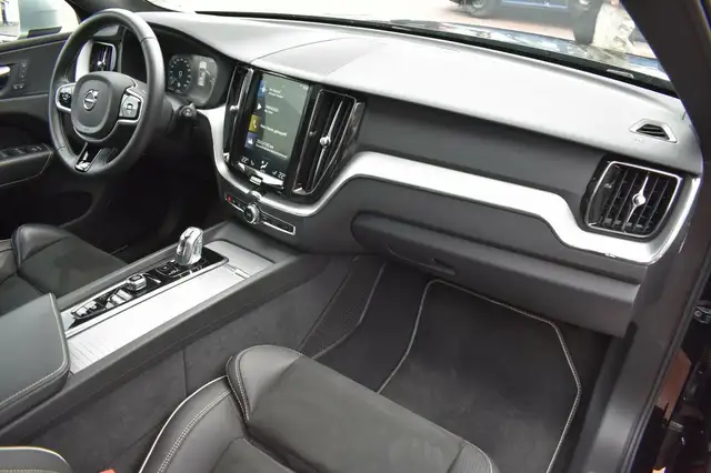 Volvo XC60 view 12