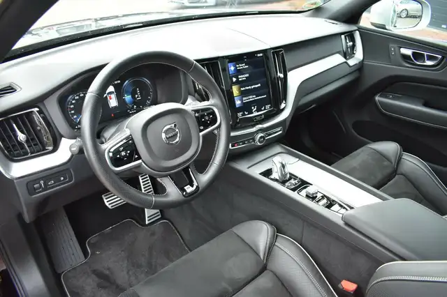Volvo XC60 view 11