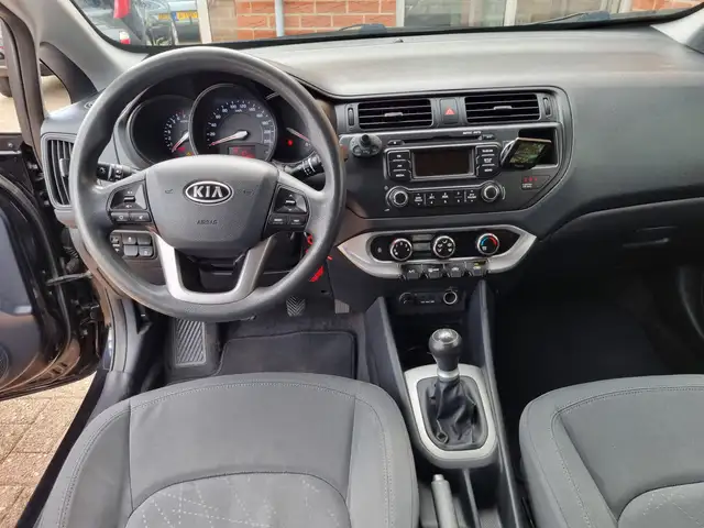 Kia Rio view 6