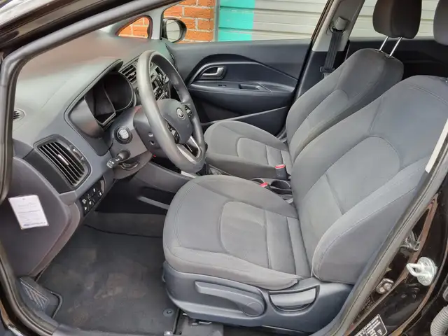 Kia Rio view 5