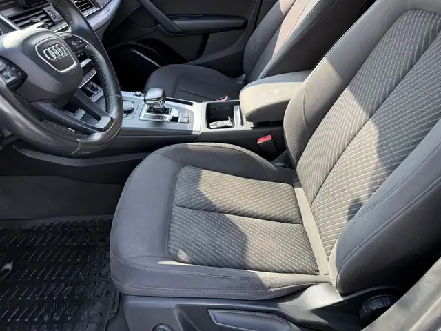Audi Q3 view 11