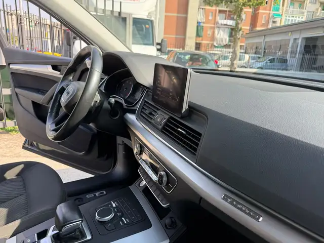 Audi Q3 view 14