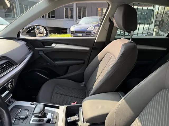 Audi Q3 view 12