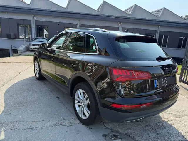 Audi Q3 view 3