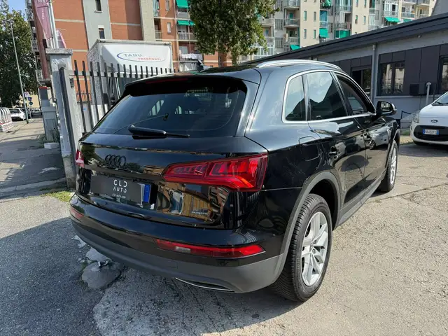 Audi Q3 view 6