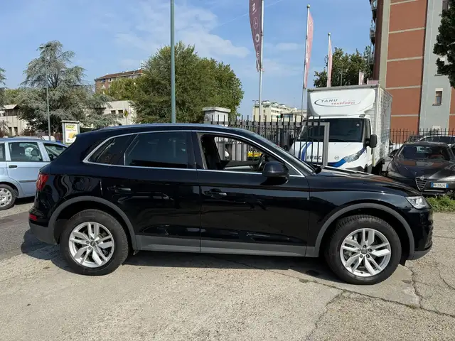 Audi Q3 view 7