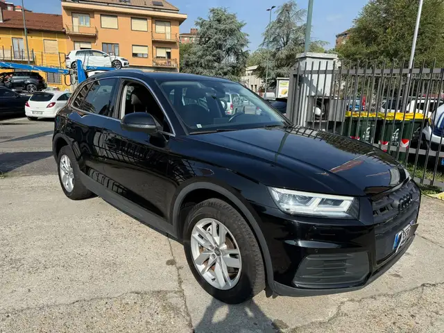 Audi Q3 view 8