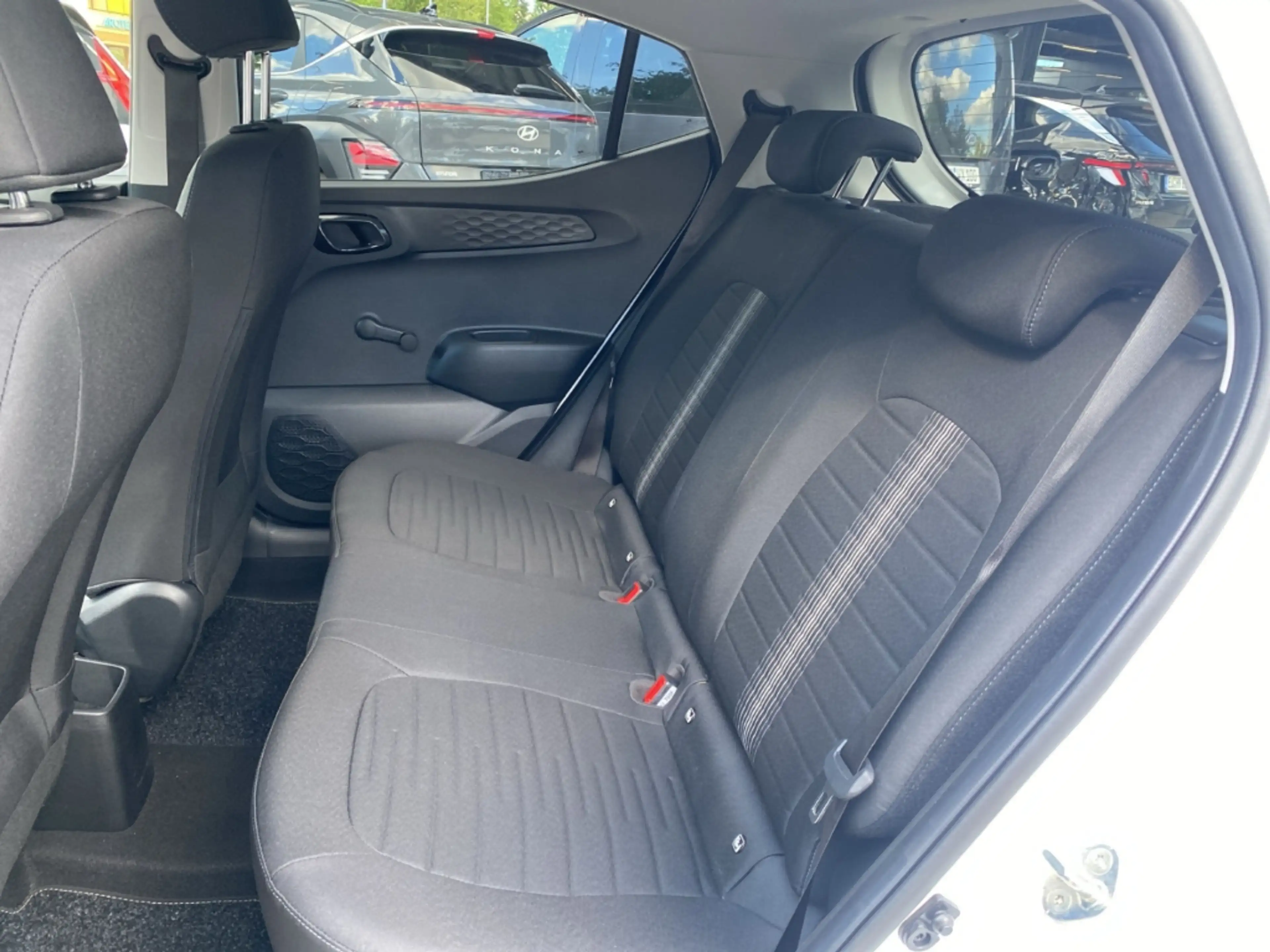 Hyundai i10 Edition 30 DAB SHZ LenkradHZG Fernlichtass. — photo 9