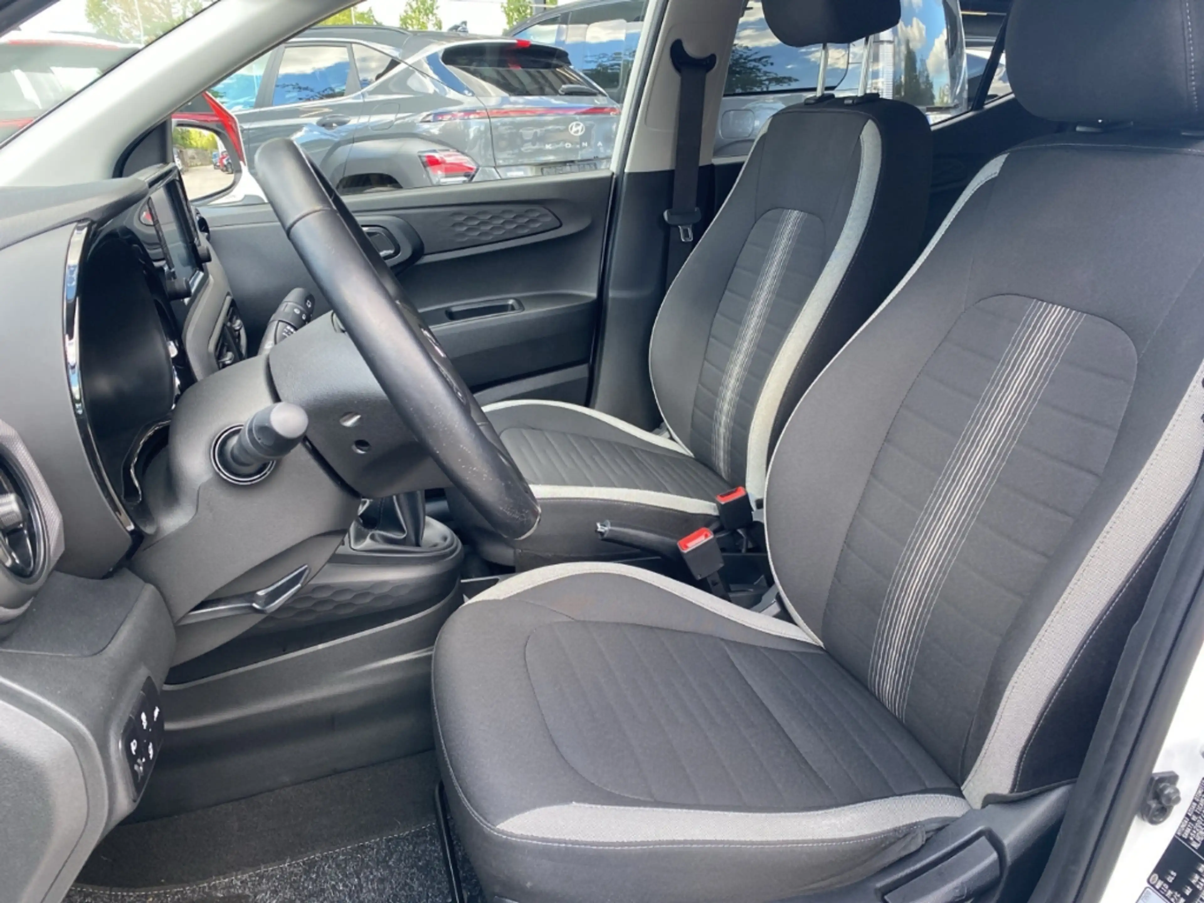 Hyundai i10 Edition 30 DAB SHZ LenkradHZG Fernlichtass. — photo 7
